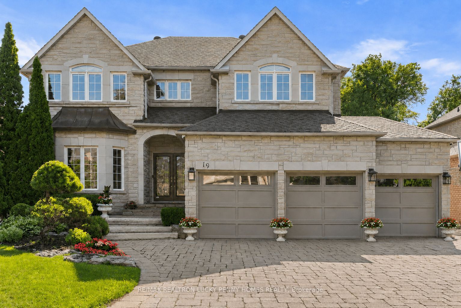 19 Mumberson Court, Markham, ON L6C 1Y4 photo 2