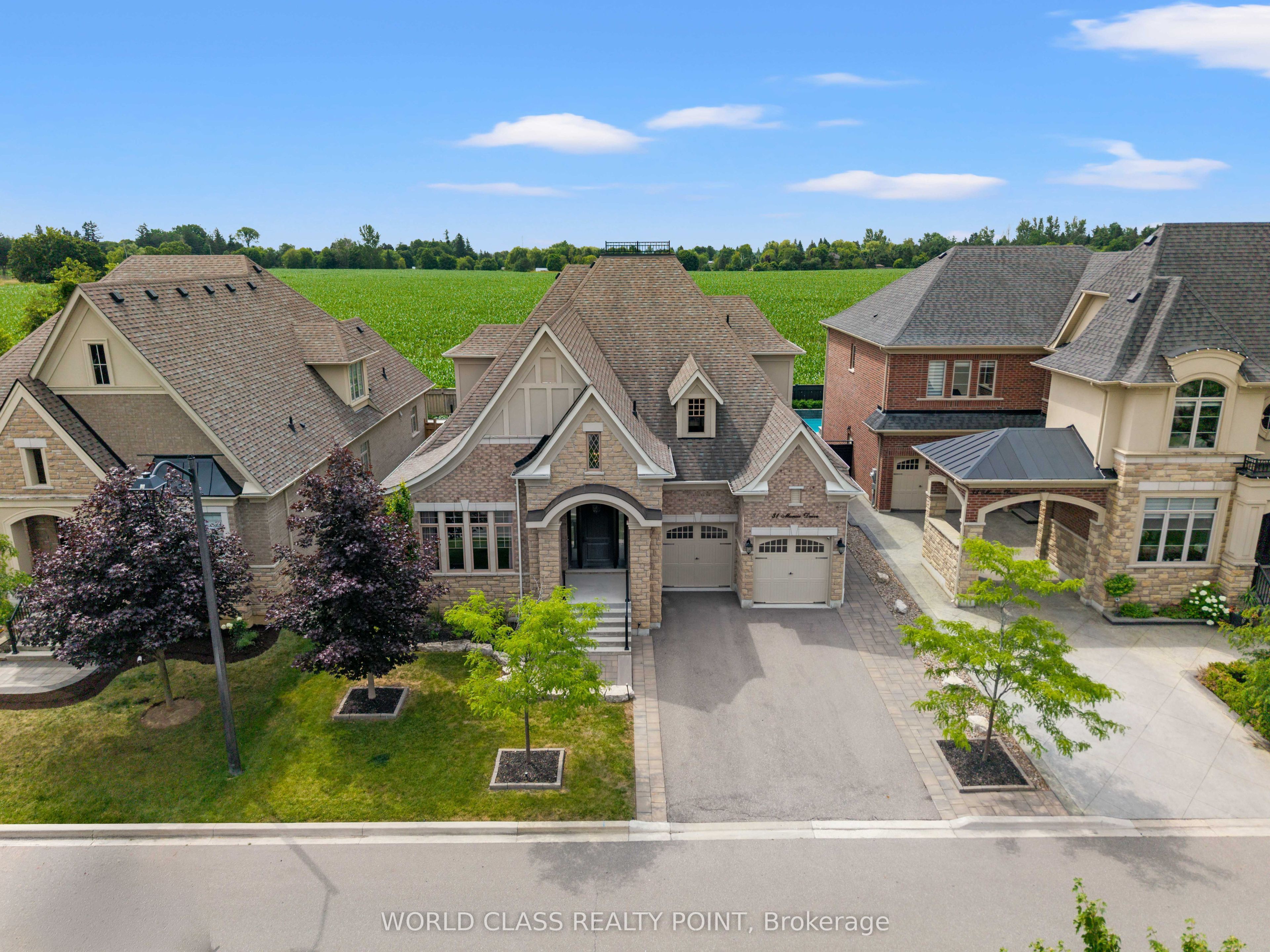 31 Munsie Drive, King, ON L7B 0N8 photo 5