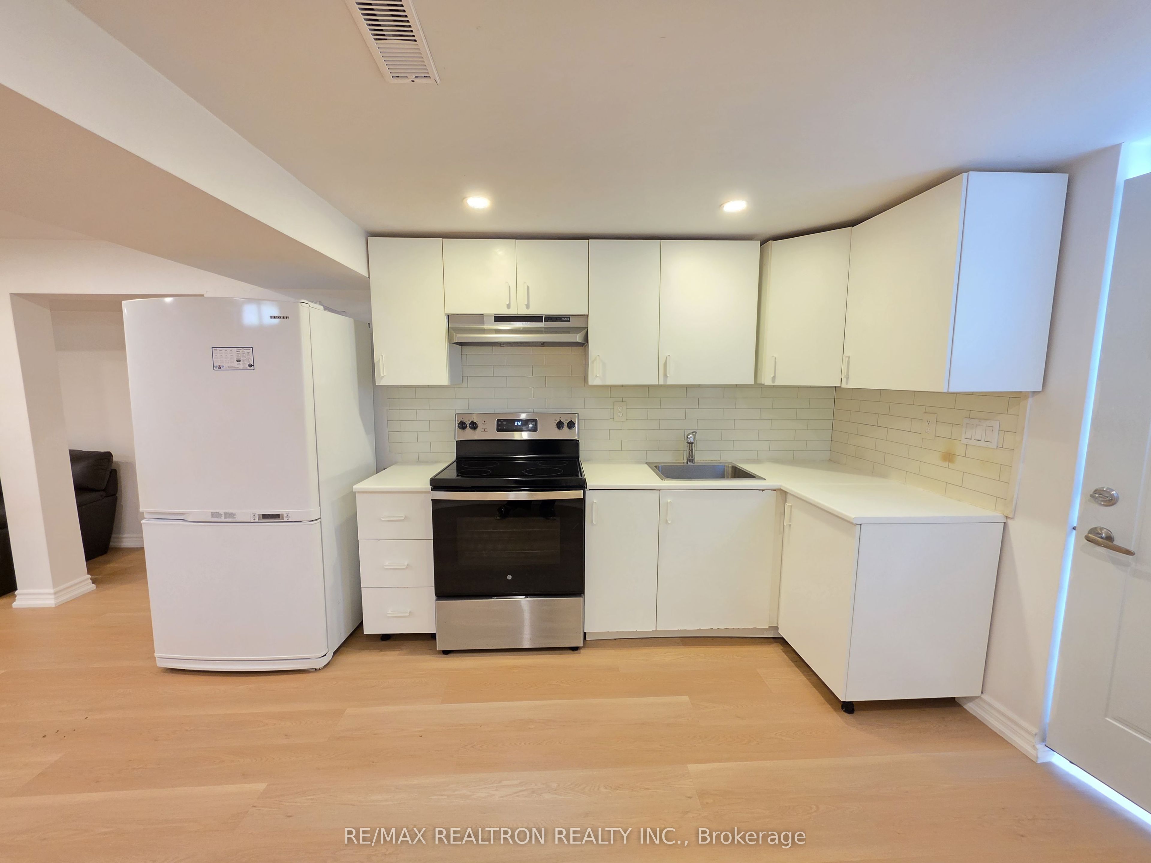 72 Ashton Road BSMT, Newmarket, ON L3Y 5R5 photo 5