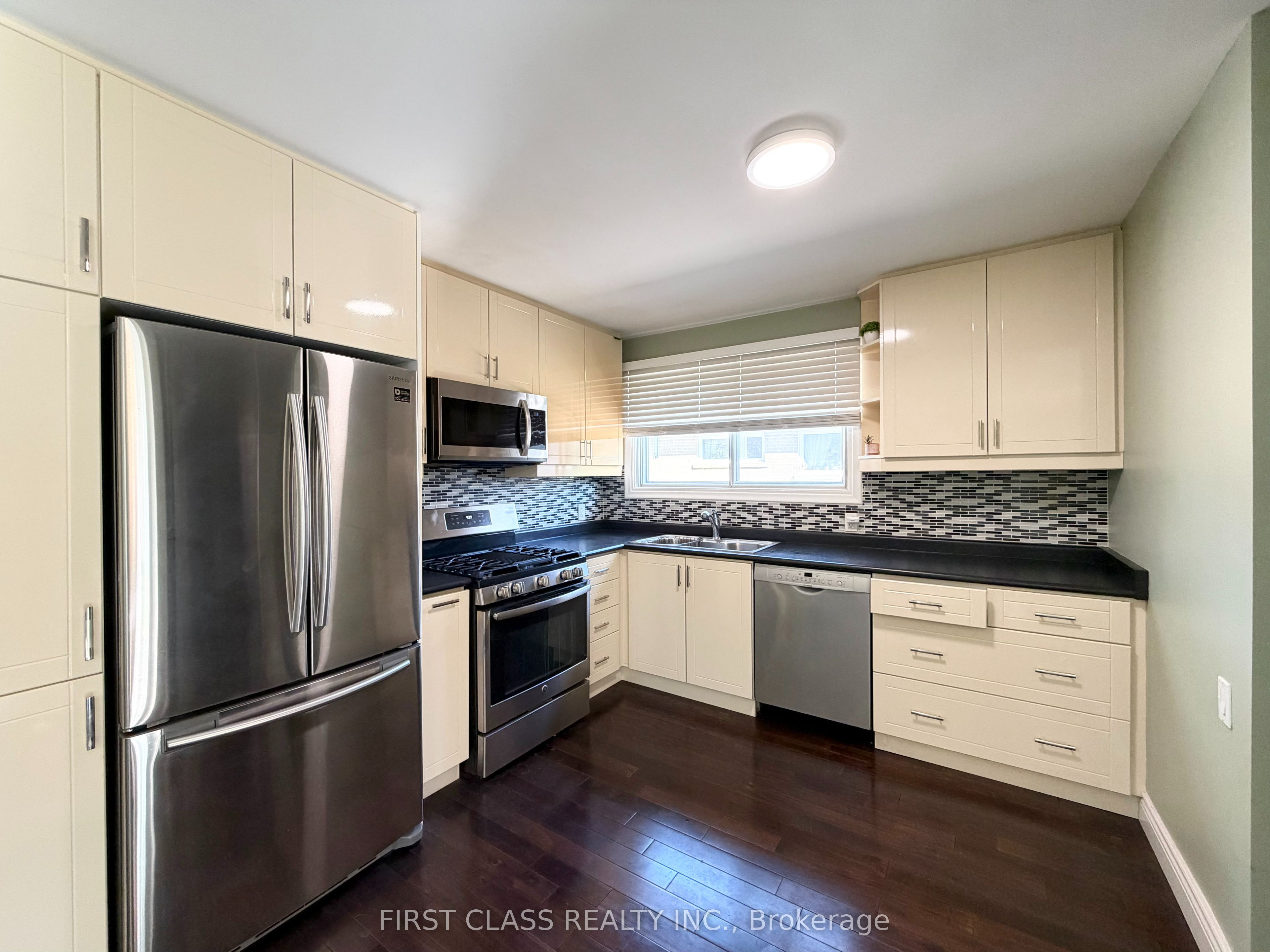 243 Blue Grass Boulevard Main, Richmond Hill, ON L4C 3H1 photo 3