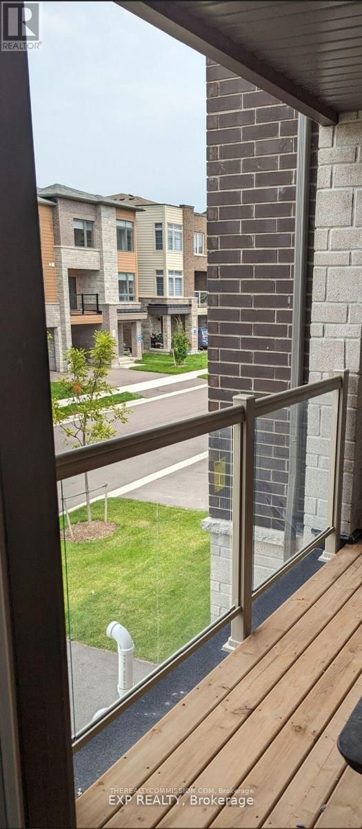 58 Delano Way, Newmarket, ON L3X 0L4 photo 2