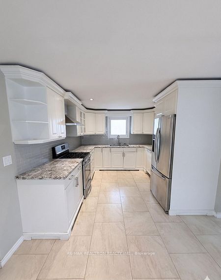 6835 Main Street, Whitchurch-Stouffville, ON L4A 7G4 photo 3