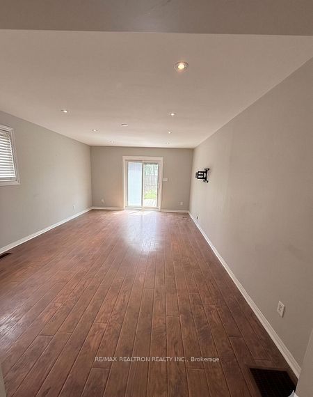 6835 Main Street, Whitchurch-Stouffville, ON L4A 7G4 photo 5