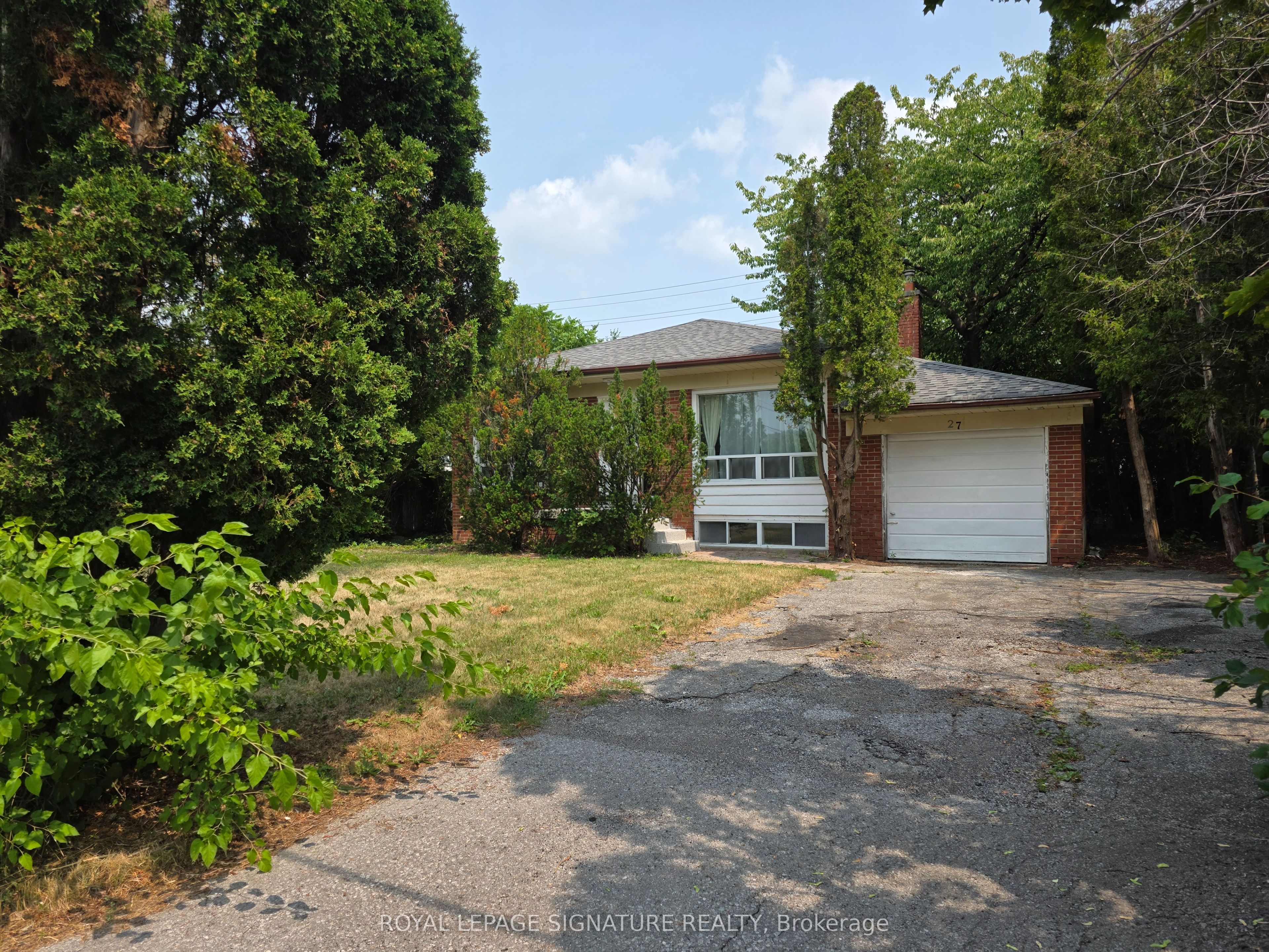 27 Maralim Road Main, Richmond Hill, ON L4C 2K6