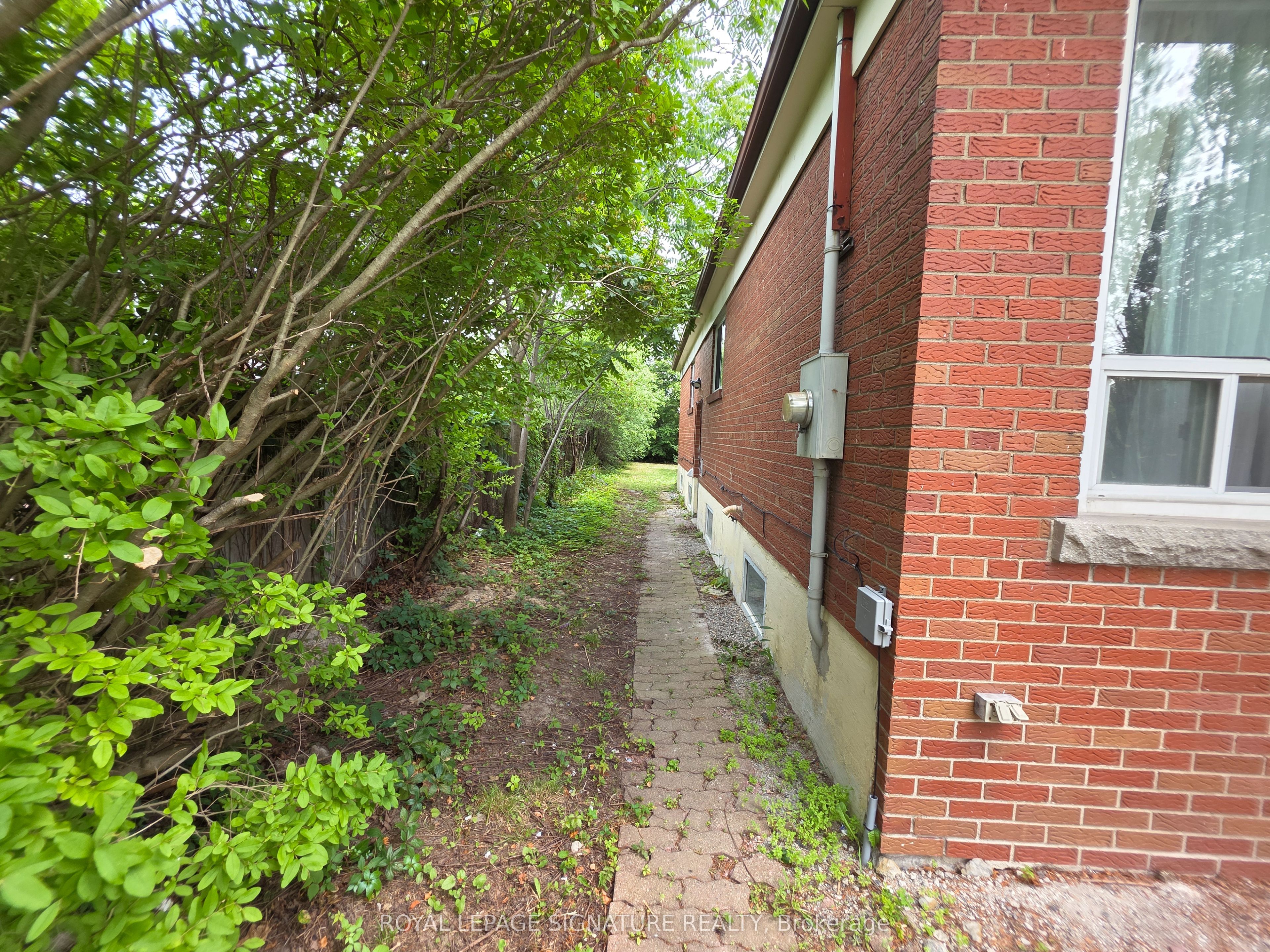 27 Maralim Road Main, Richmond Hill, ON L4C 2K6 photo 4