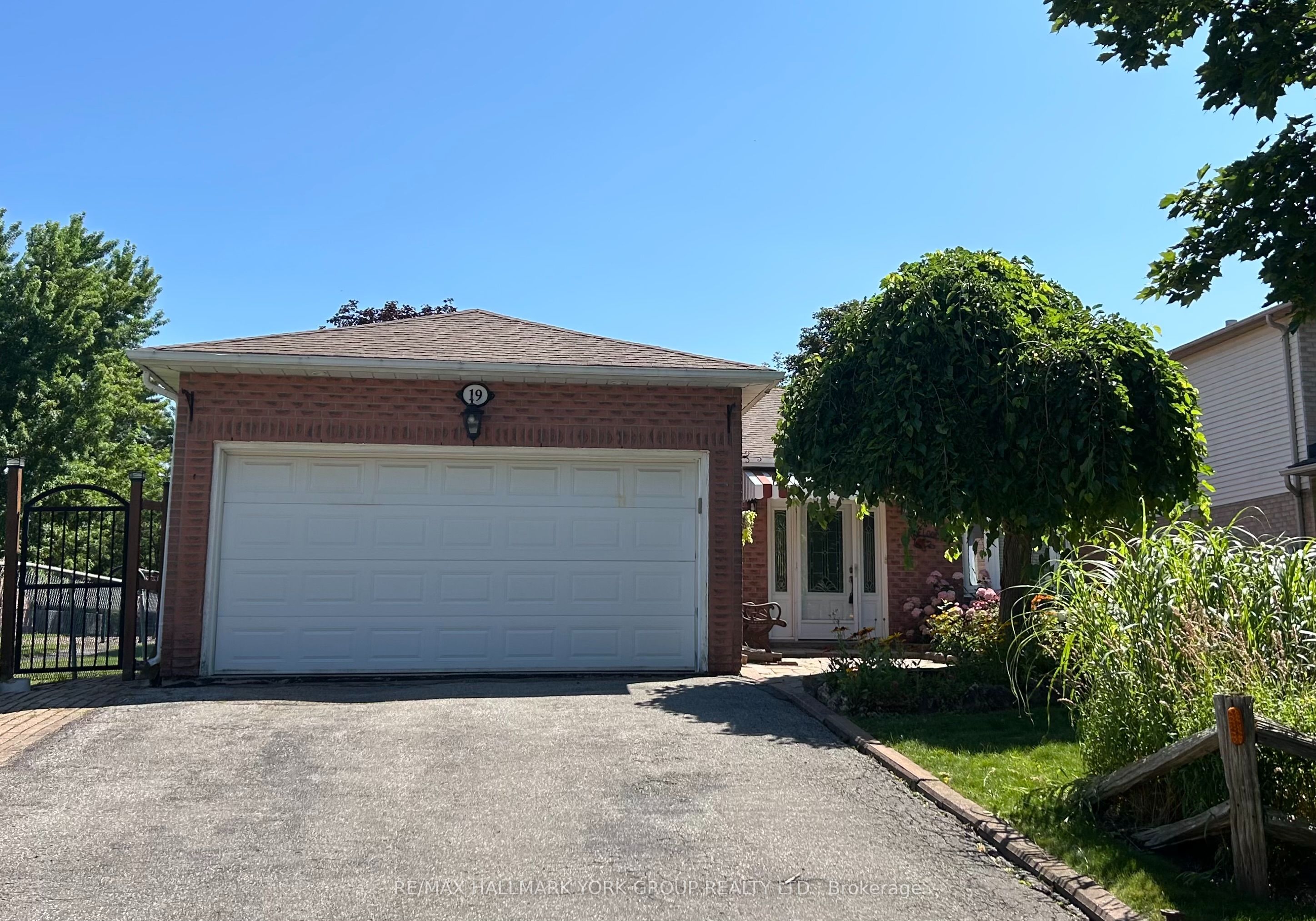 19 Stonehill Boulevard, East Gwillimbury, ON L9N 1C9