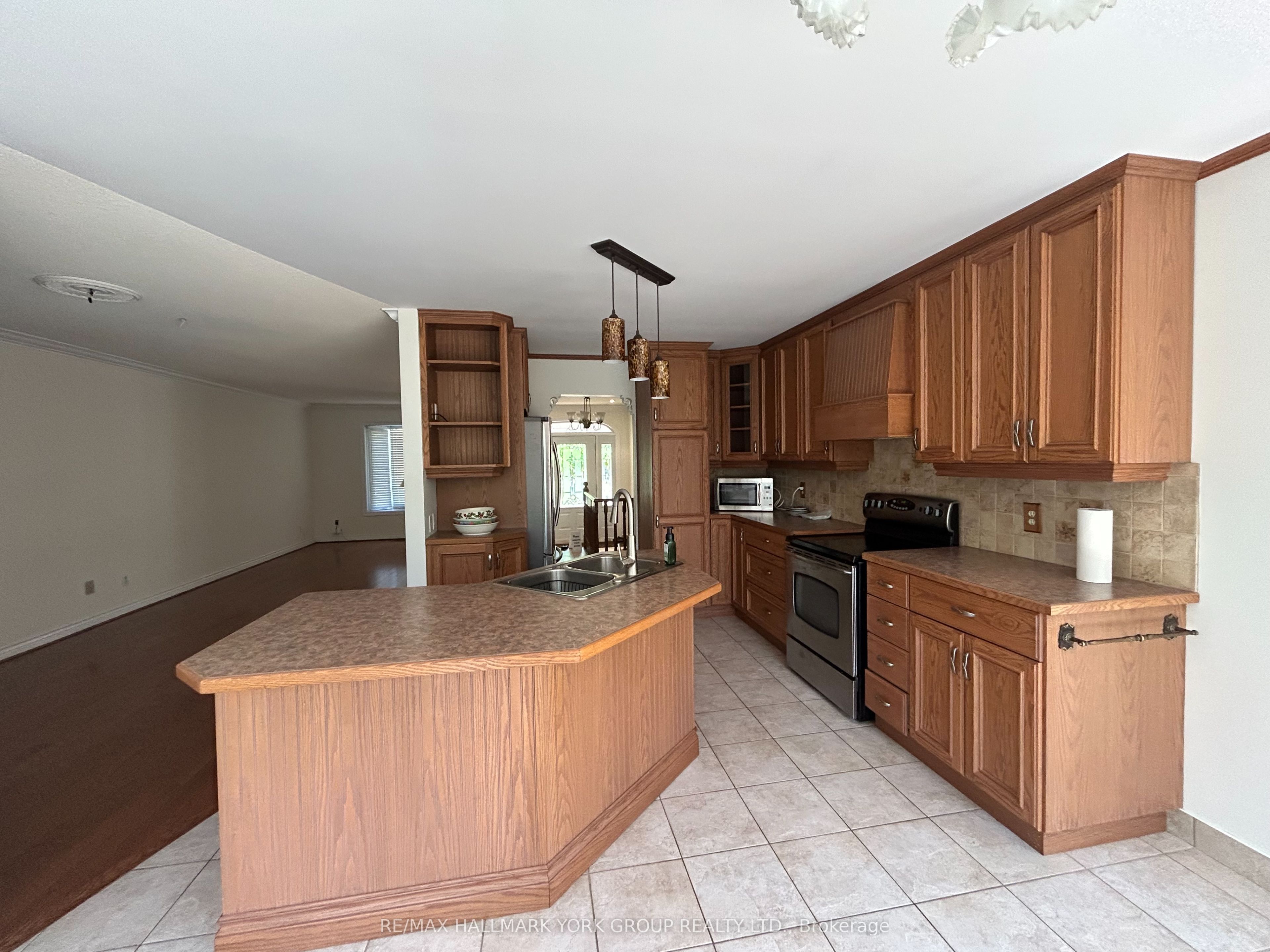 19 Stonehill Boulevard, East Gwillimbury, ON L9N 1C9 photo 4