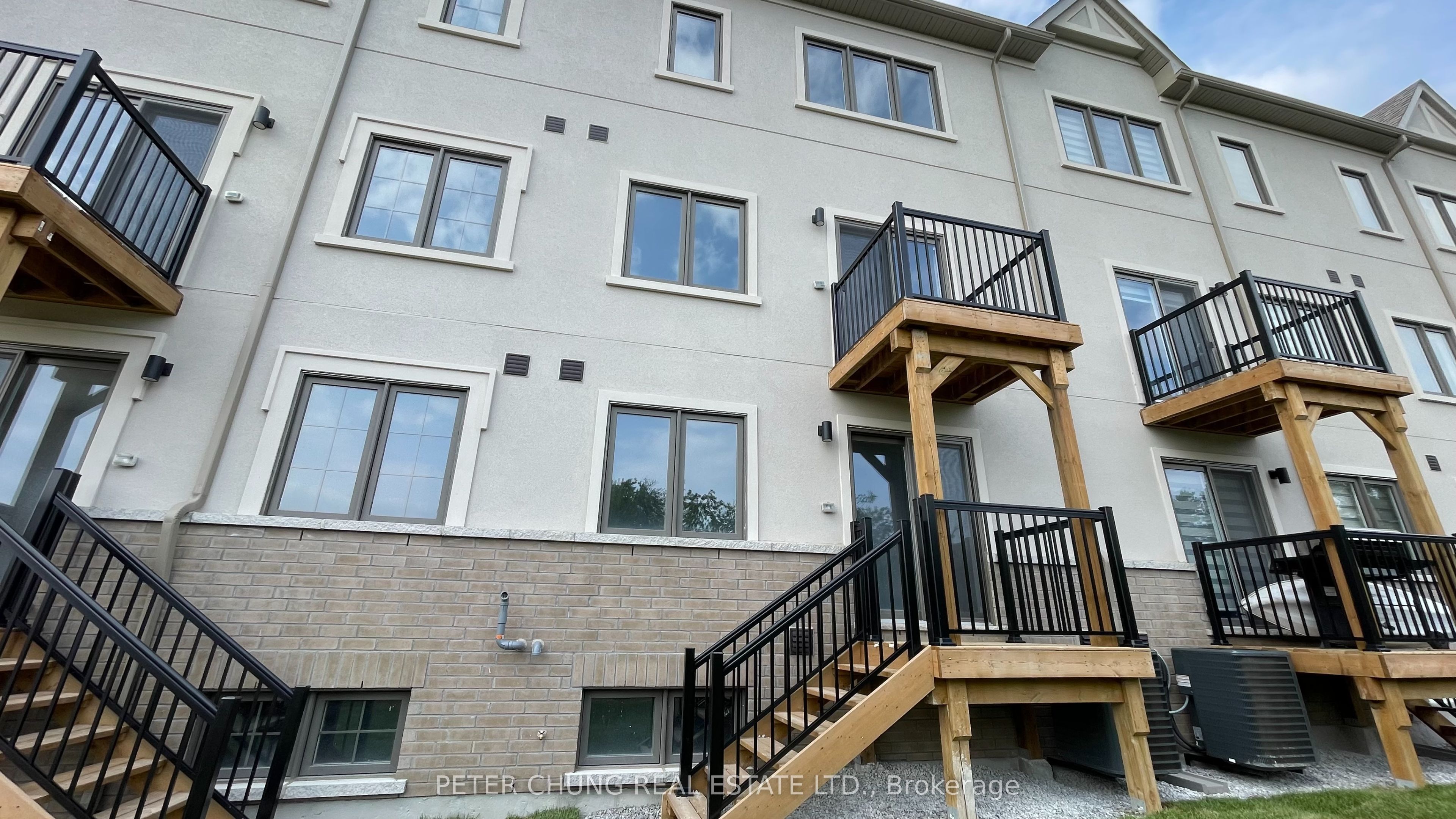 11 Art Leech Drive, Richmond Hill, ON L4E 1P2 photo 2
