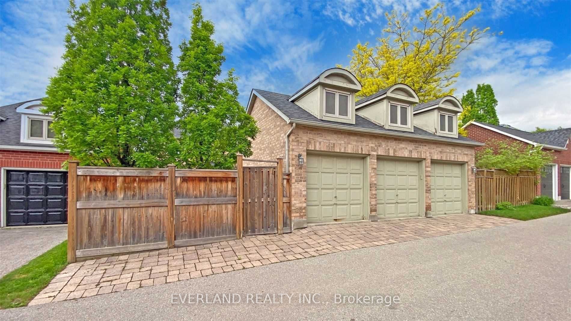 27 The Fairways Street, Markham, ON L6C 2A3 photo 4