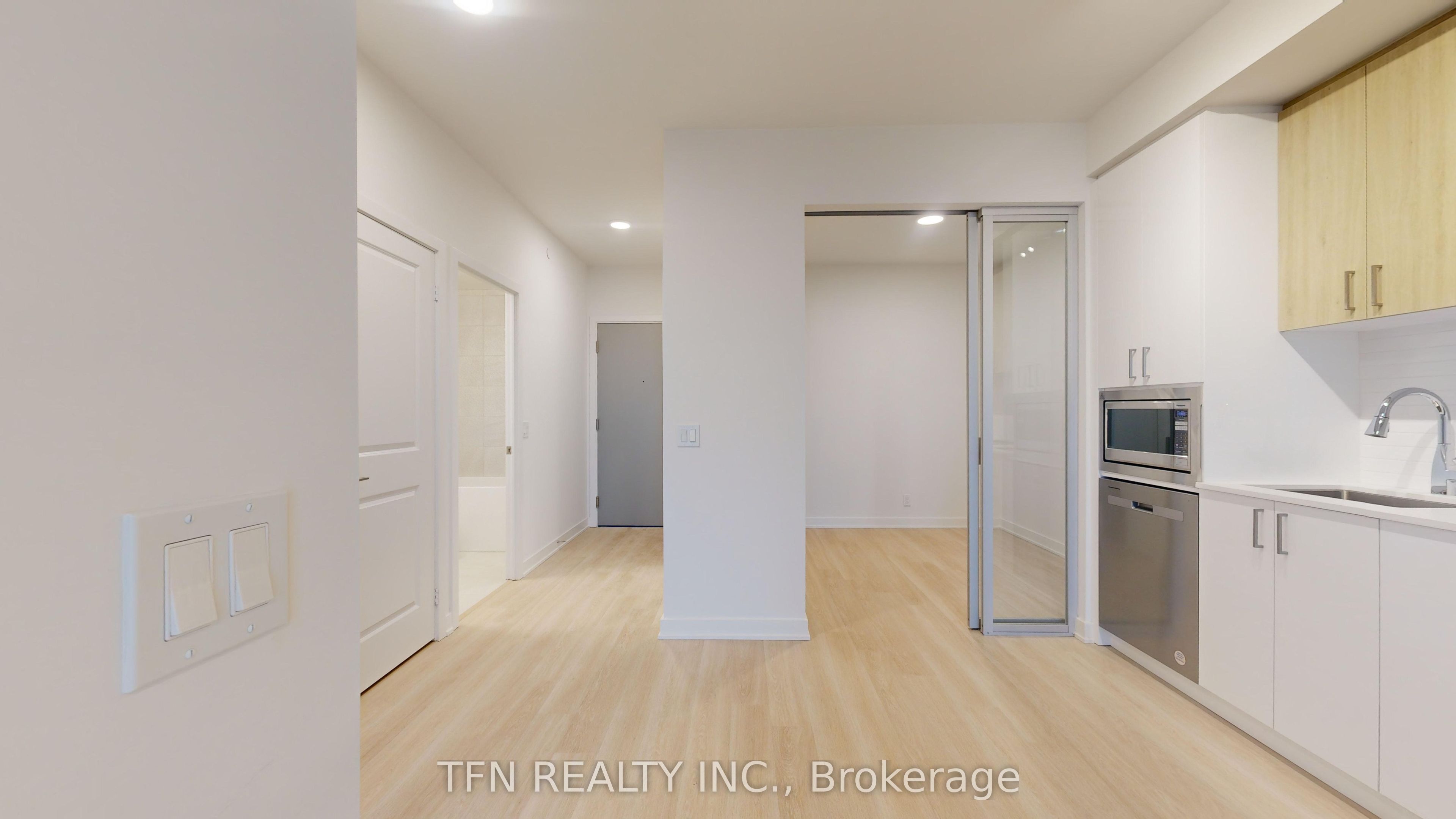 30 Upper Mall Way 2104, Vaughan, ON L4J 0L7 photo 2