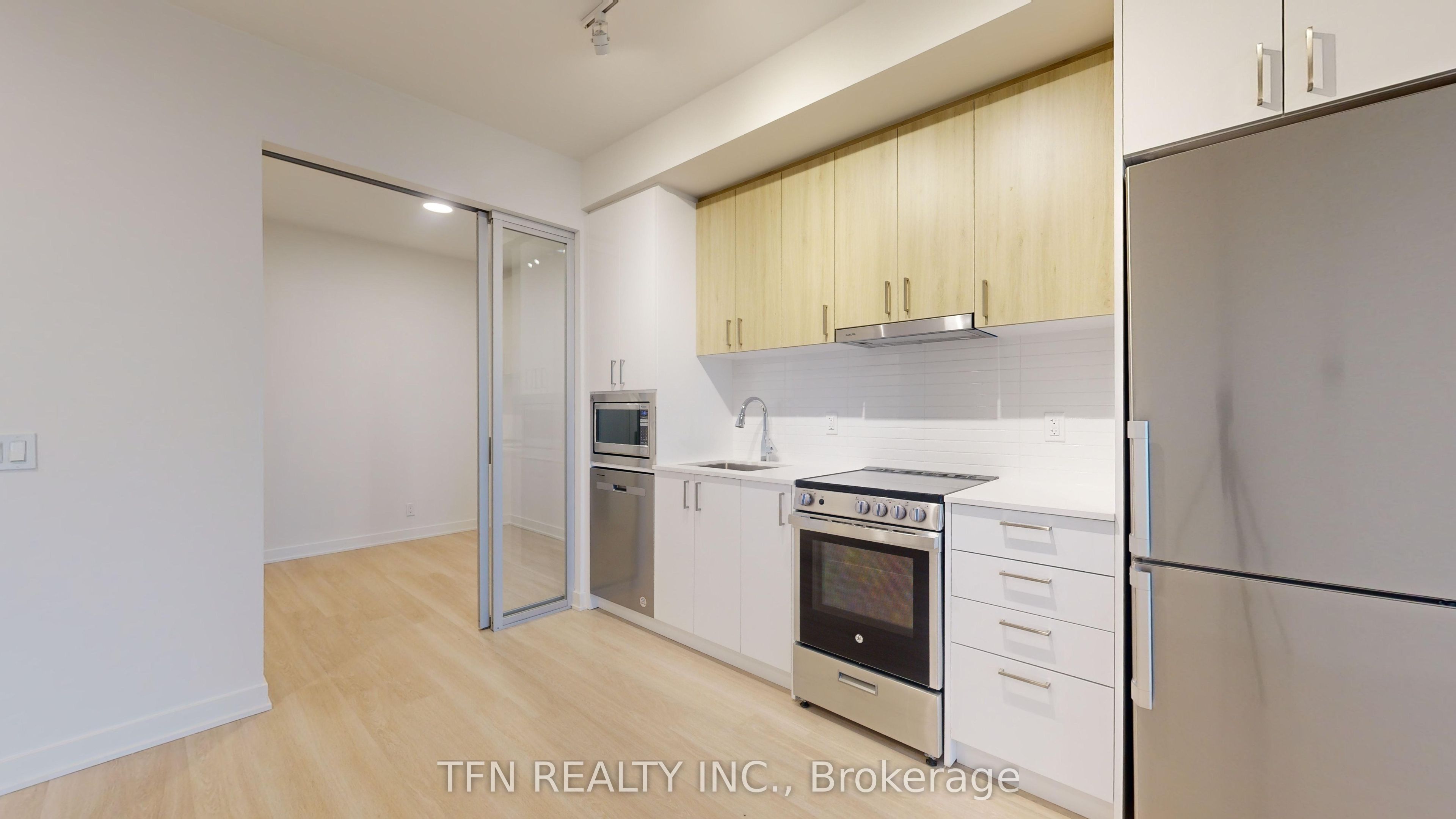 30 Upper Mall Way 2104, Vaughan, ON L4J 0L7 photo 3