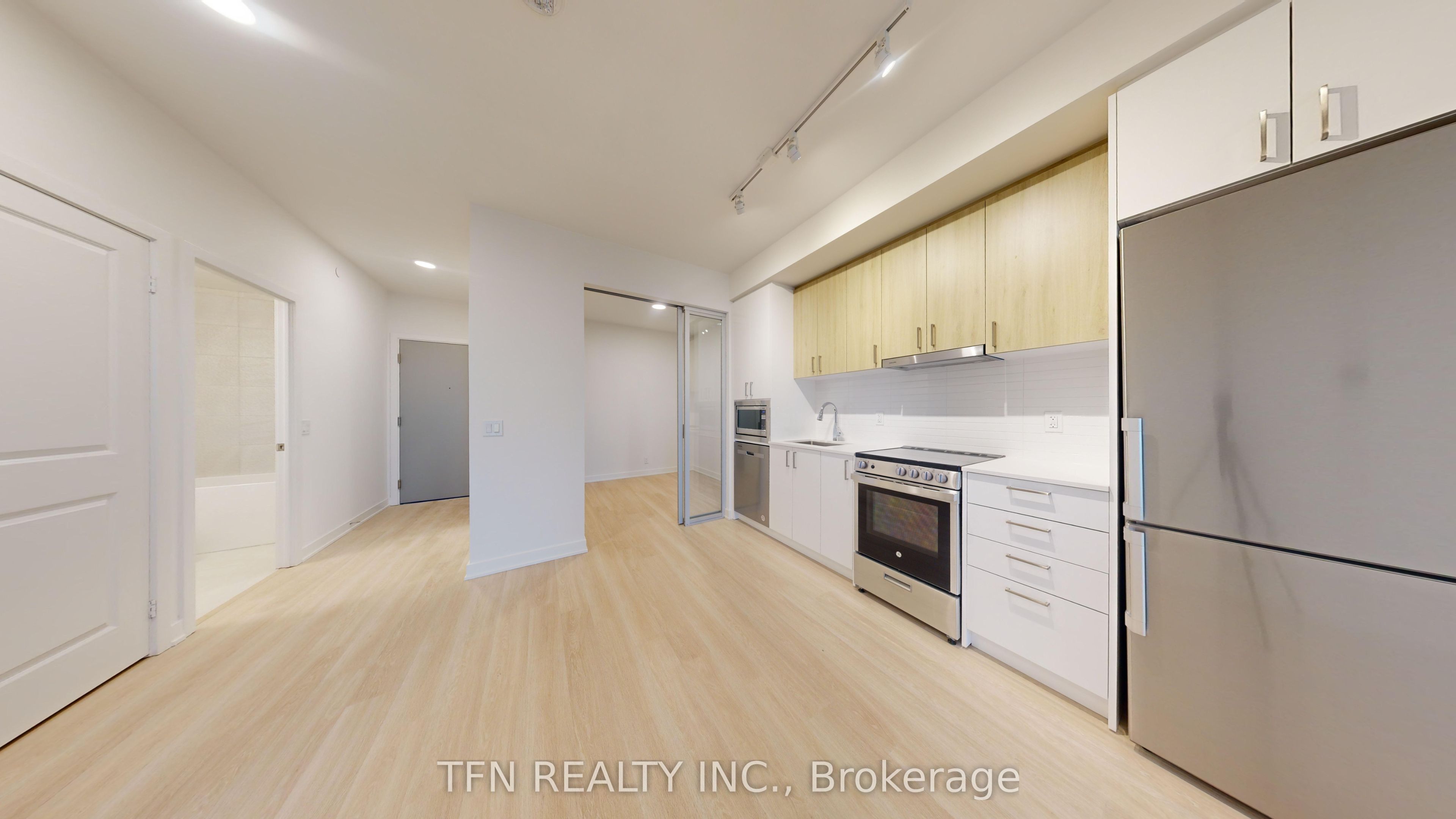 30 Upper Mall Way 2104, Vaughan, ON L4J 0L7 photo 4