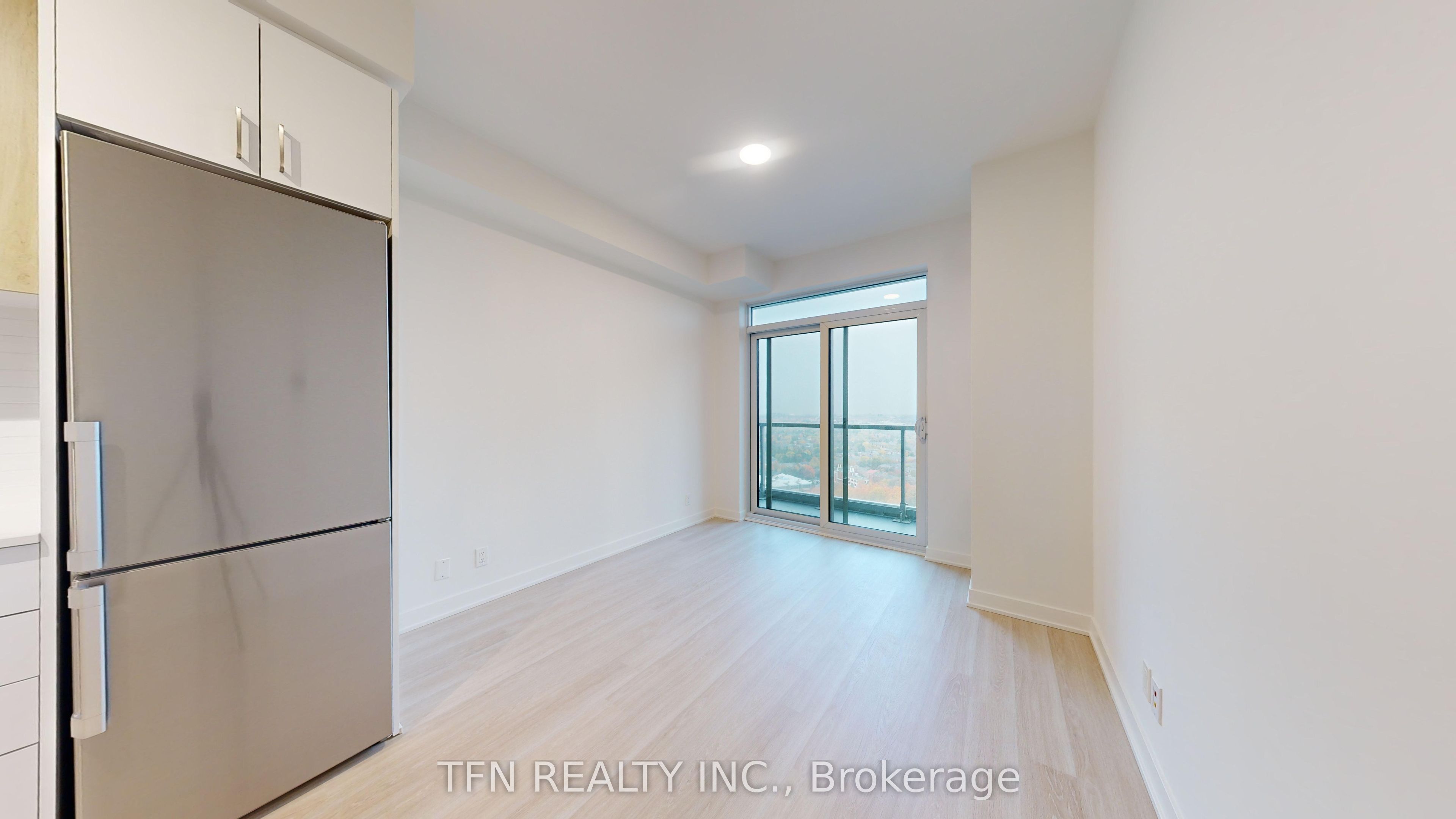 30 Upper Mall Way 2104, Vaughan, ON L4J 0L7 photo 5