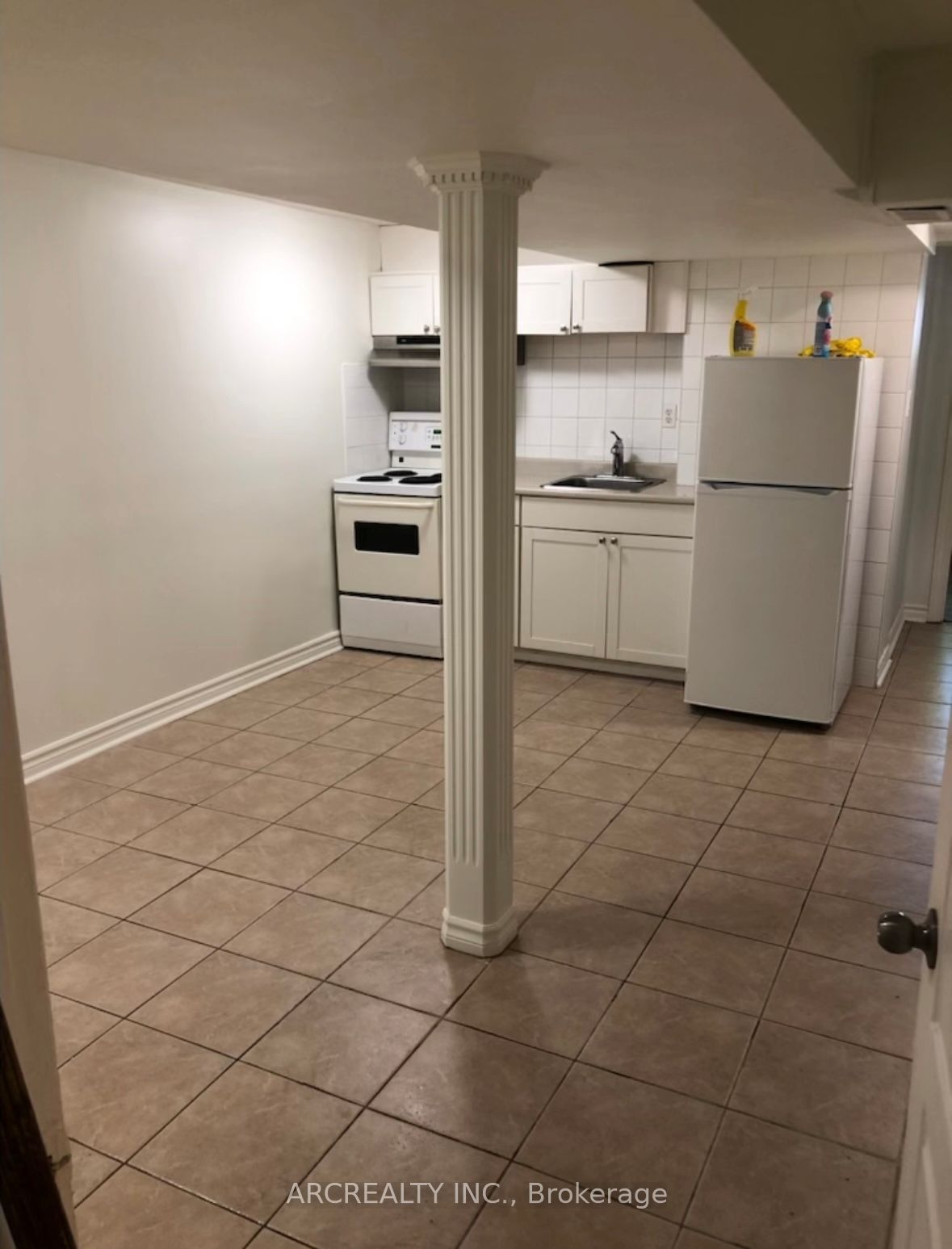 218 Altamira Road Lower level, Richmond Hill, ON L4C 4E1