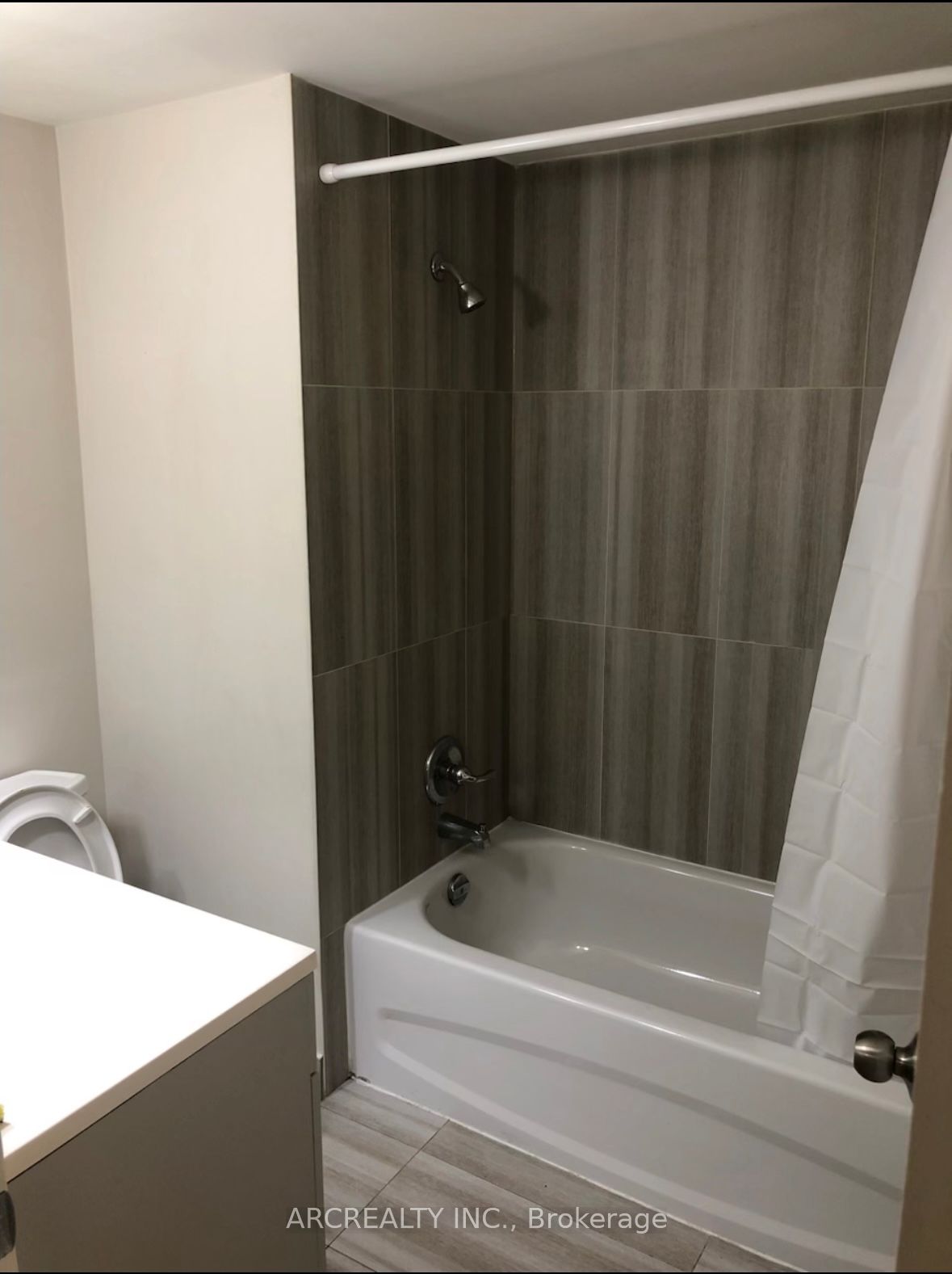 218 Altamira Road Lower level, Richmond Hill, ON L4C 4E1 photo 3