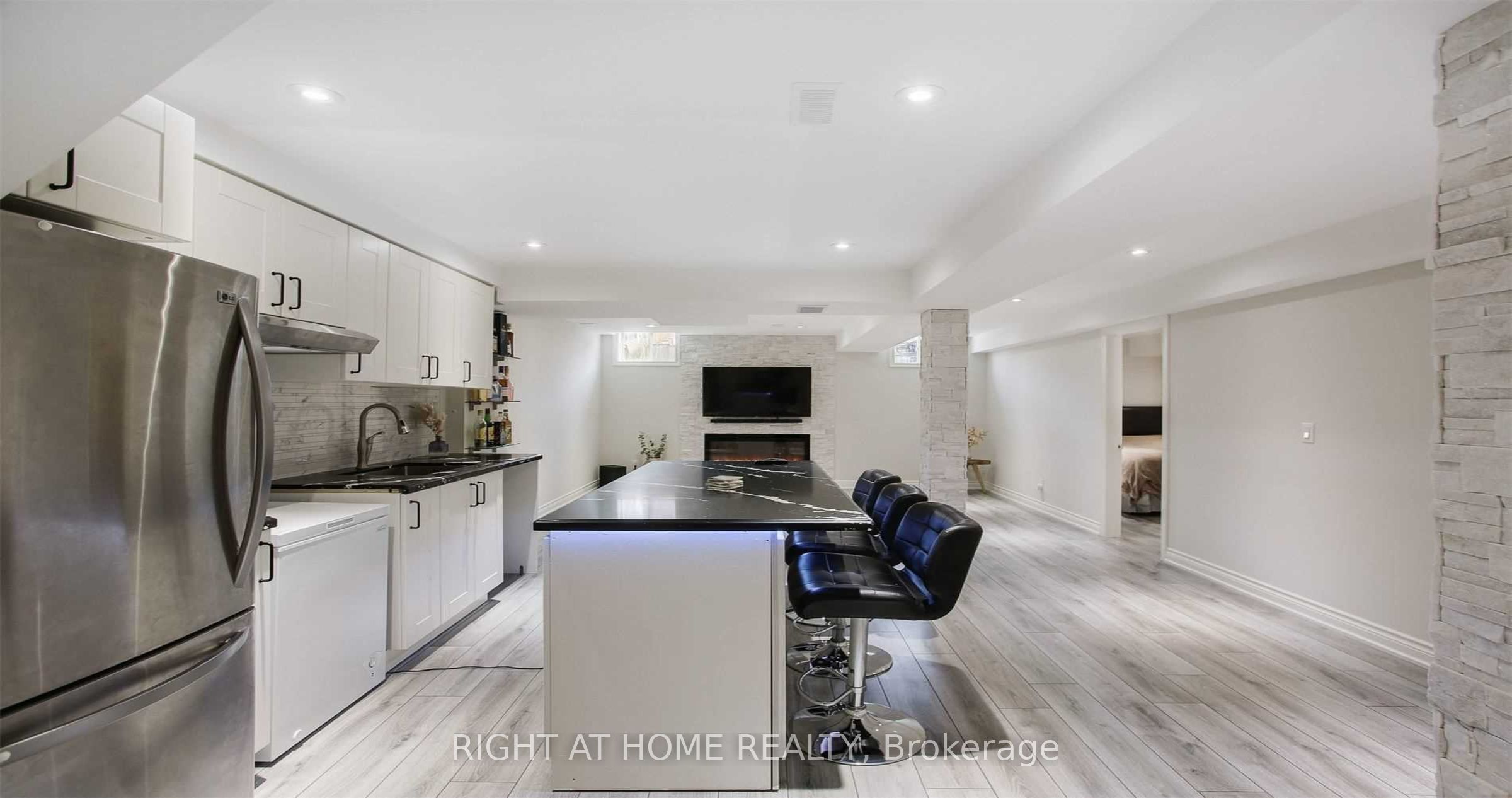 110 Thatcher Crescent, East Gwillimbury, ON L9N 0B9 photo 4