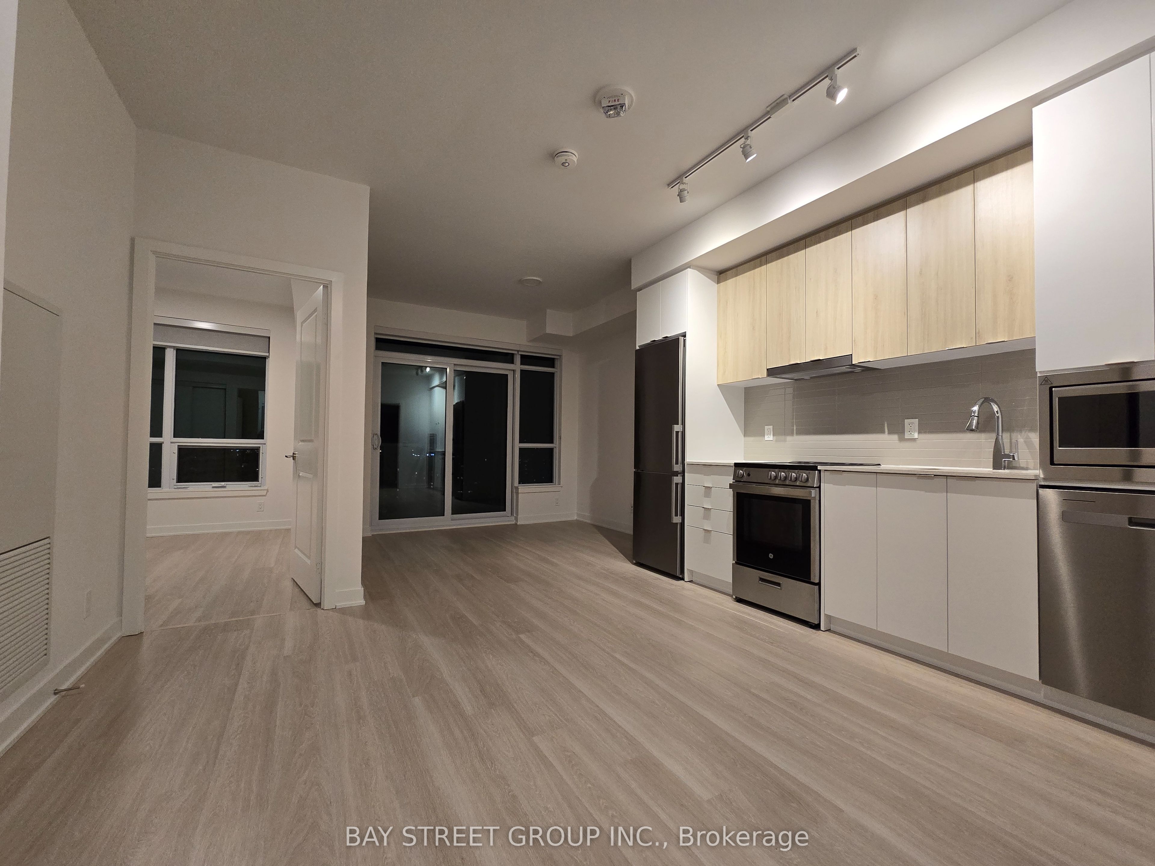 50 Upper Mall Way 1806B, Vaughan, ON L4J 0L7 photo 2
