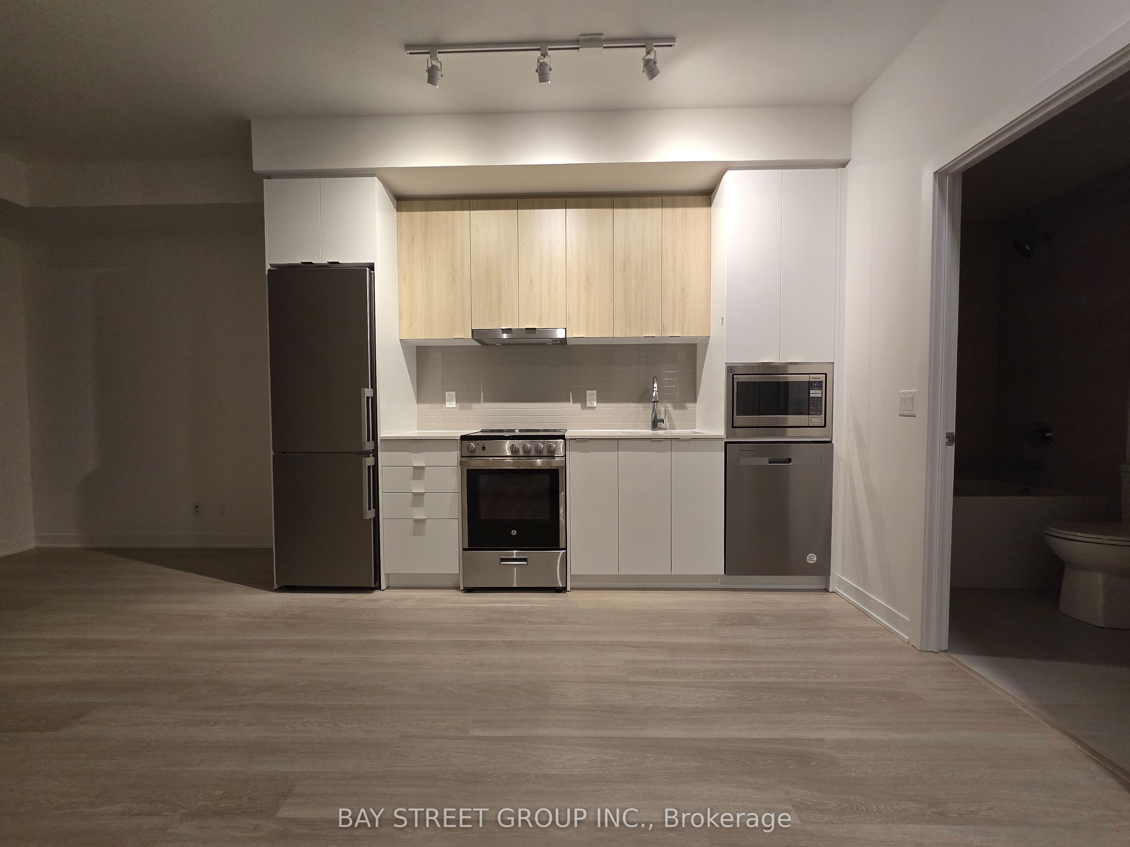 50 Upper Mall Way 1806B, Vaughan, ON L4J 0L7 photo 5