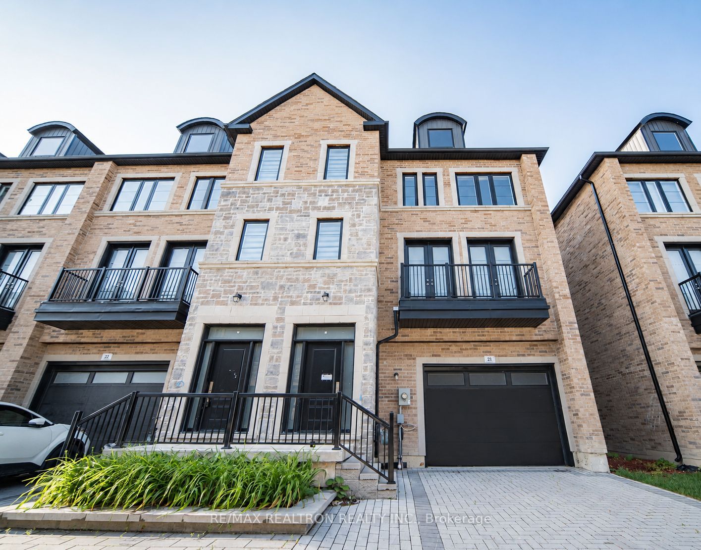 260 Eagle Street 21, Newmarket, ON L3Y 1K1 photo 3