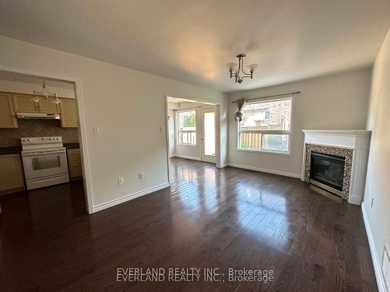 7 Bassett Avenue, Richmond Hill, ON L4B 4M8 photo 2