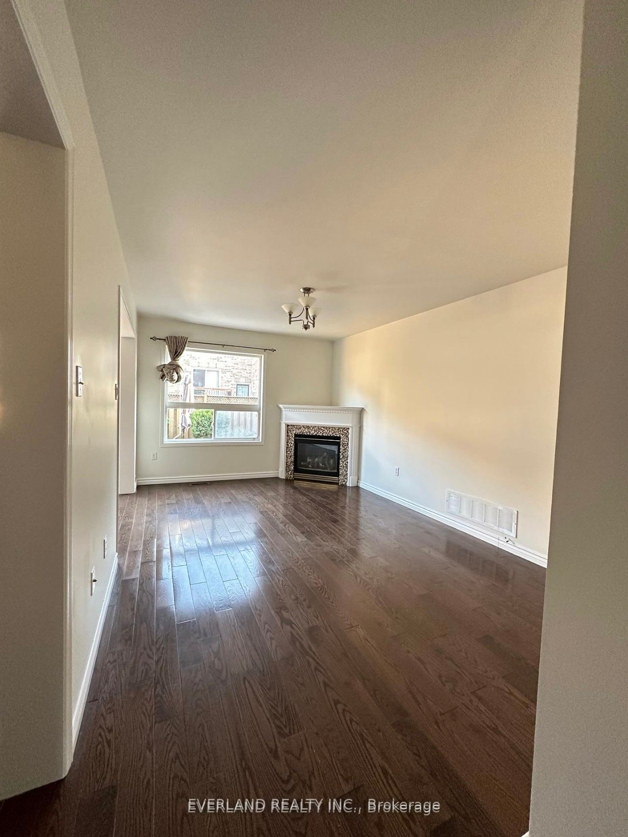 7 Bassett Avenue, Richmond Hill, ON L4B 4M8 photo 3