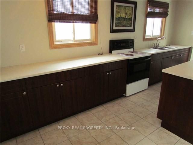 785 Greenfield Crescent, Newmarket, ON L3Y 3B2 photo 3