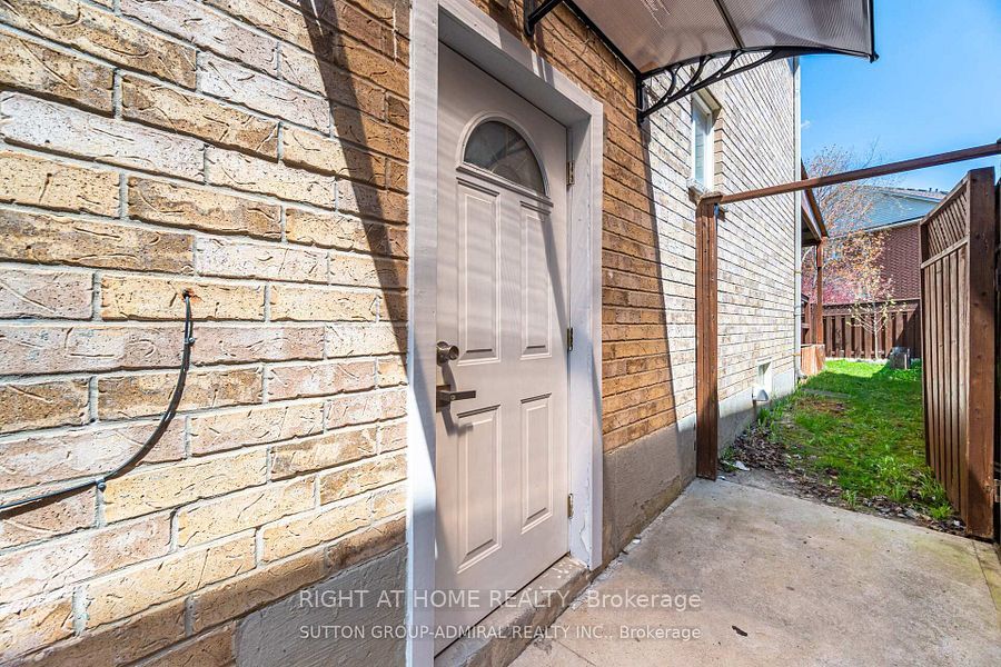 185 Red Maple Road N, Richmond Hill, ON L4B 4S6 photo 2