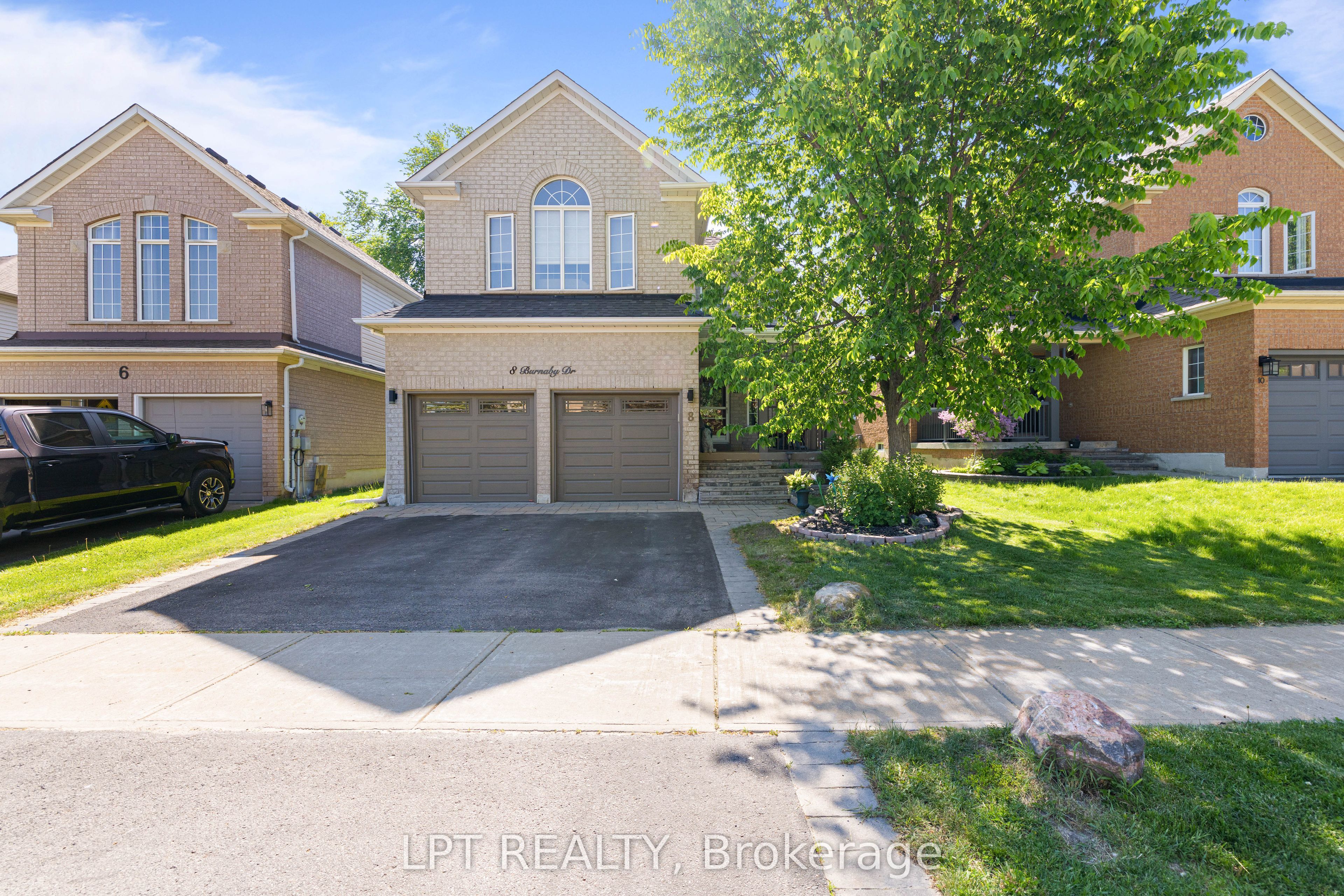 8 Burnaby Drive, Georgina, ON L4P 3Z1 photo 2