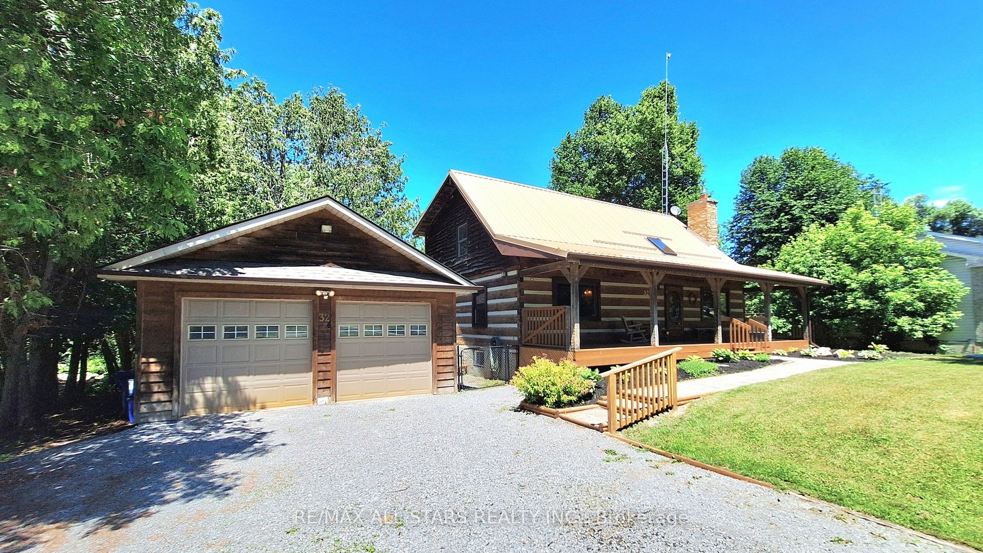 32 York Street, Georgina, ON L0C 1L0 photo 2