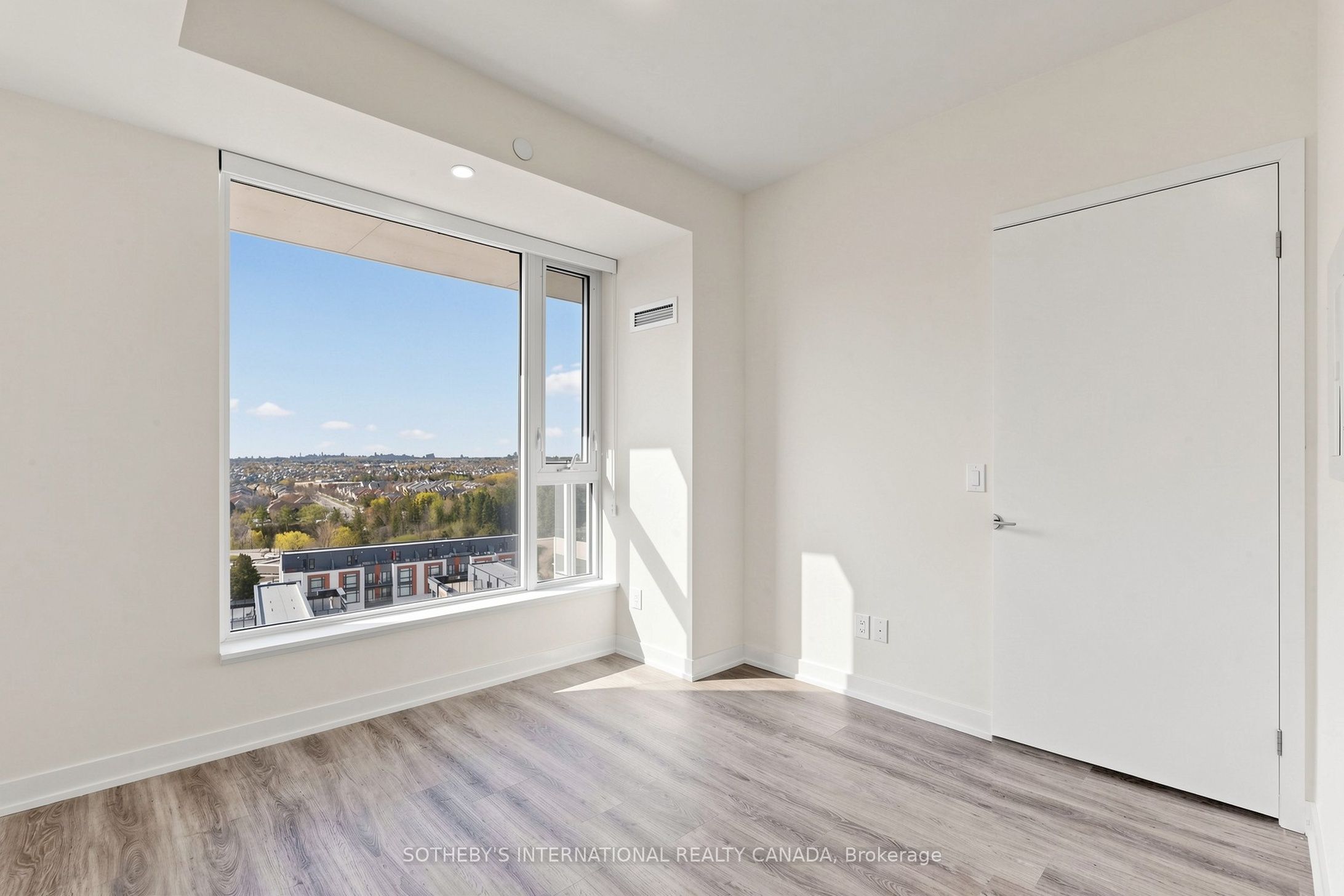 2 David Eyer Road 1023, Richmond Hill, ON L4S 0N6 photo 4