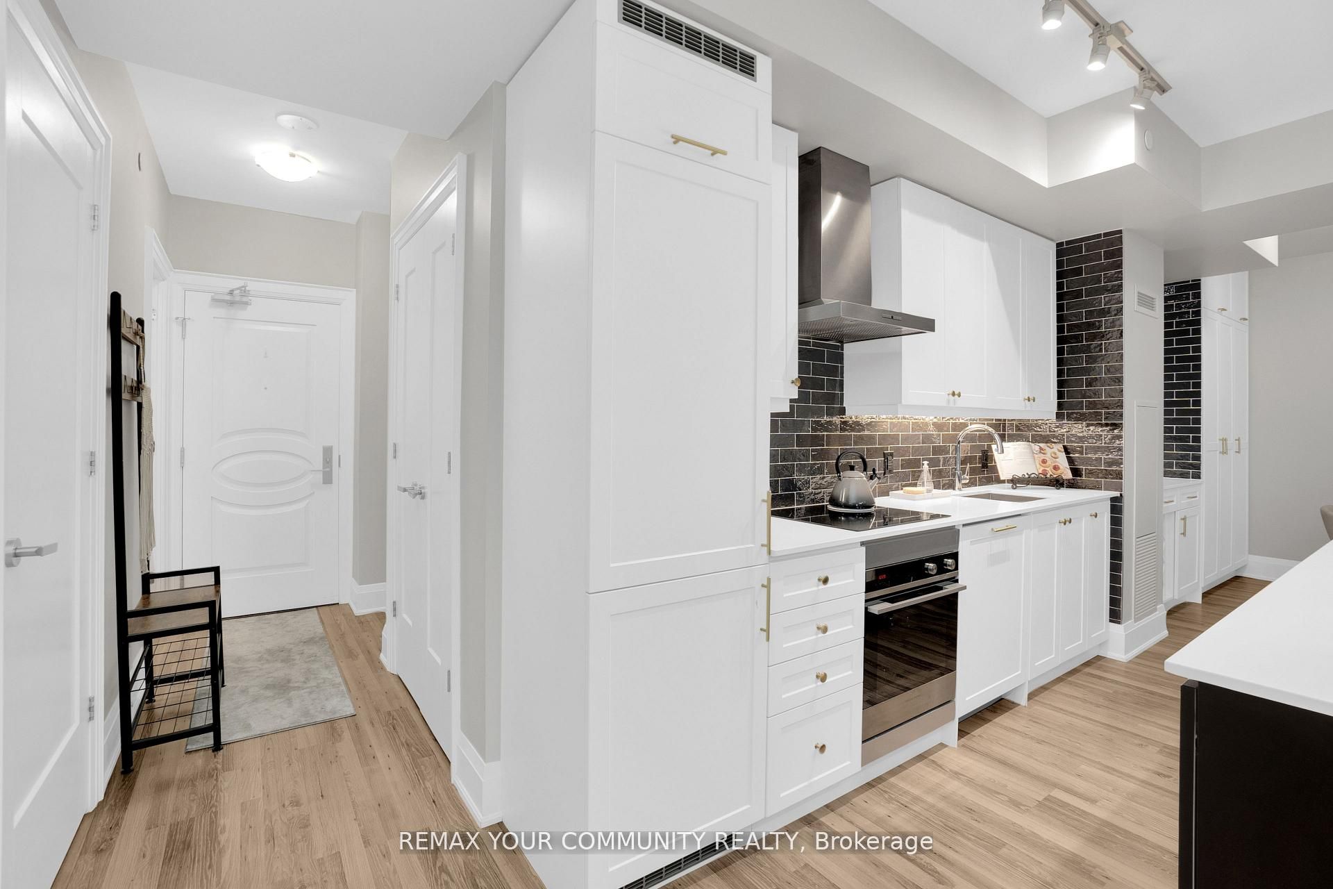 9085 Jane Street 523, Vaughan, ON L4K 0L8 photo 2