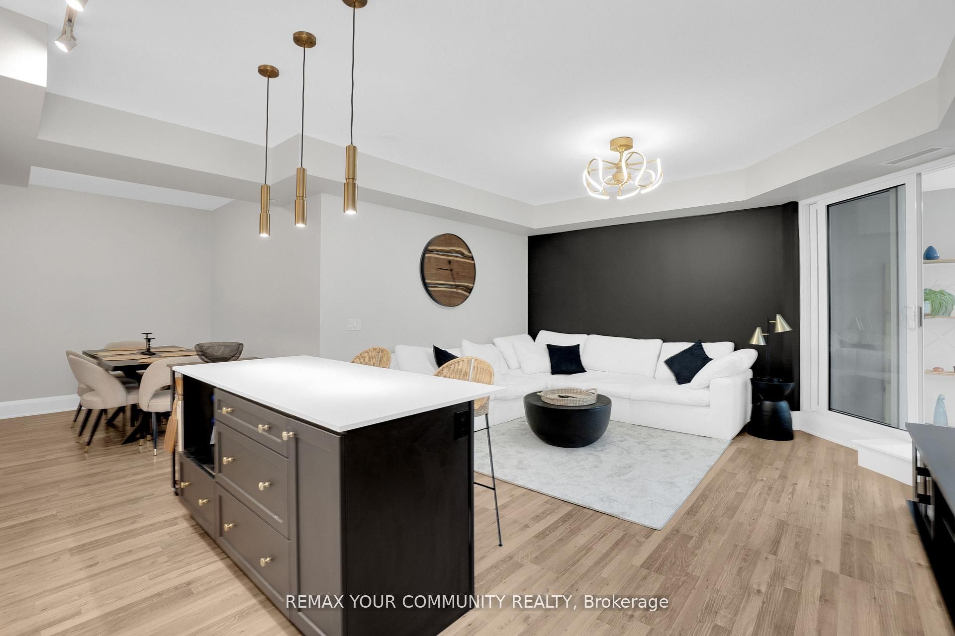 9085 Jane Street 523, Vaughan, ON L4K 0L8 photo 3