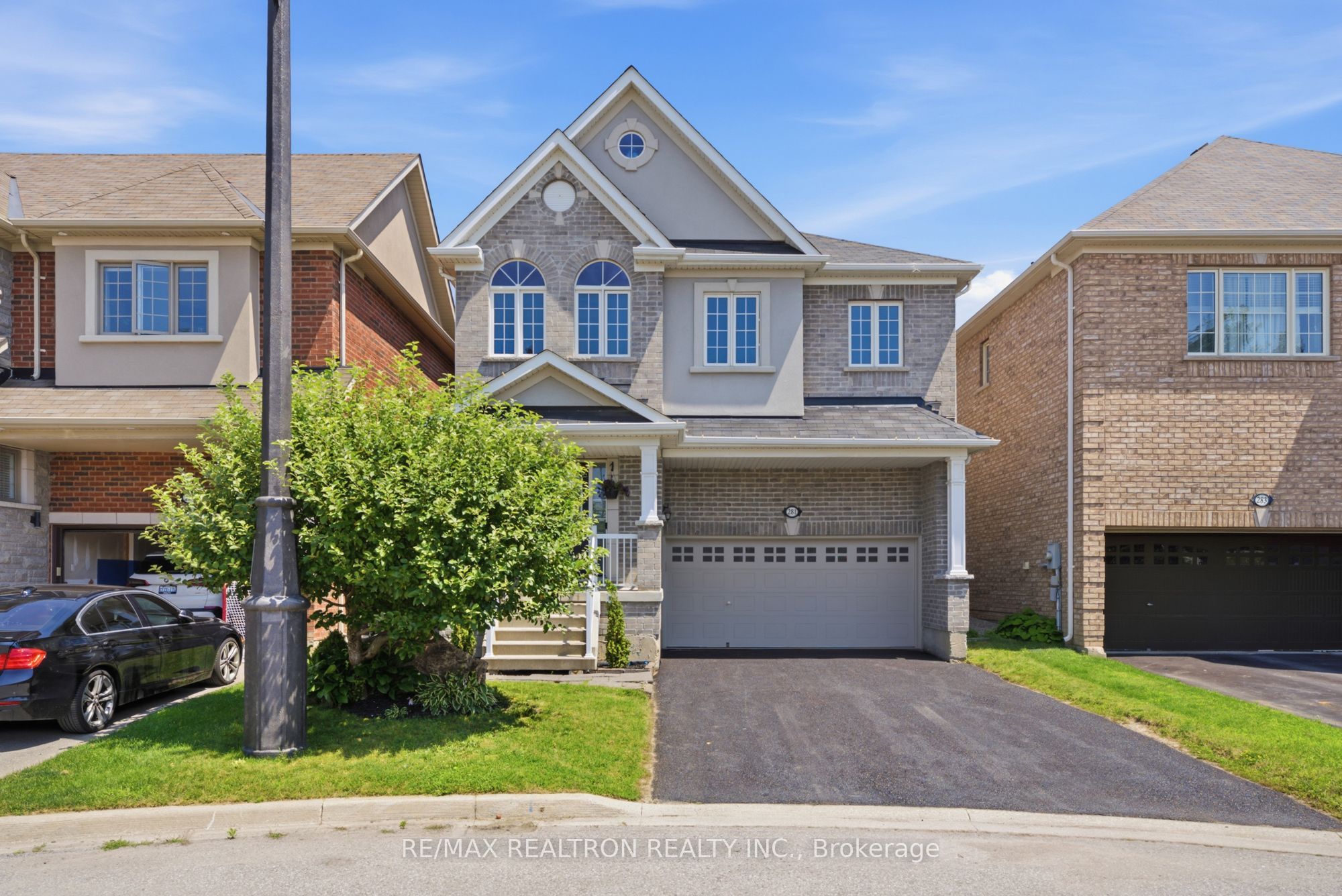 281 Sloss Court, Newmarket, ON L3X 0G1