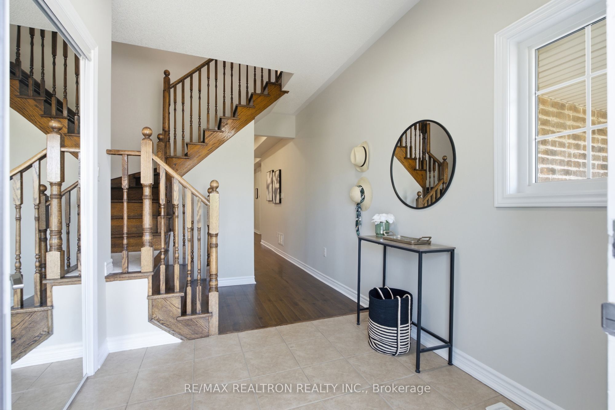 281 Sloss Court, Newmarket, ON L3X 0G1 photo 3
