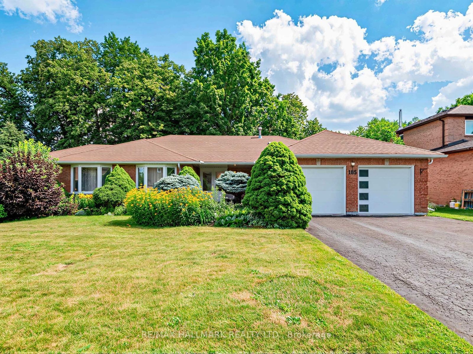 185 Aurora Heights Drive, Aurora, ON L4G 2X1 photo 2