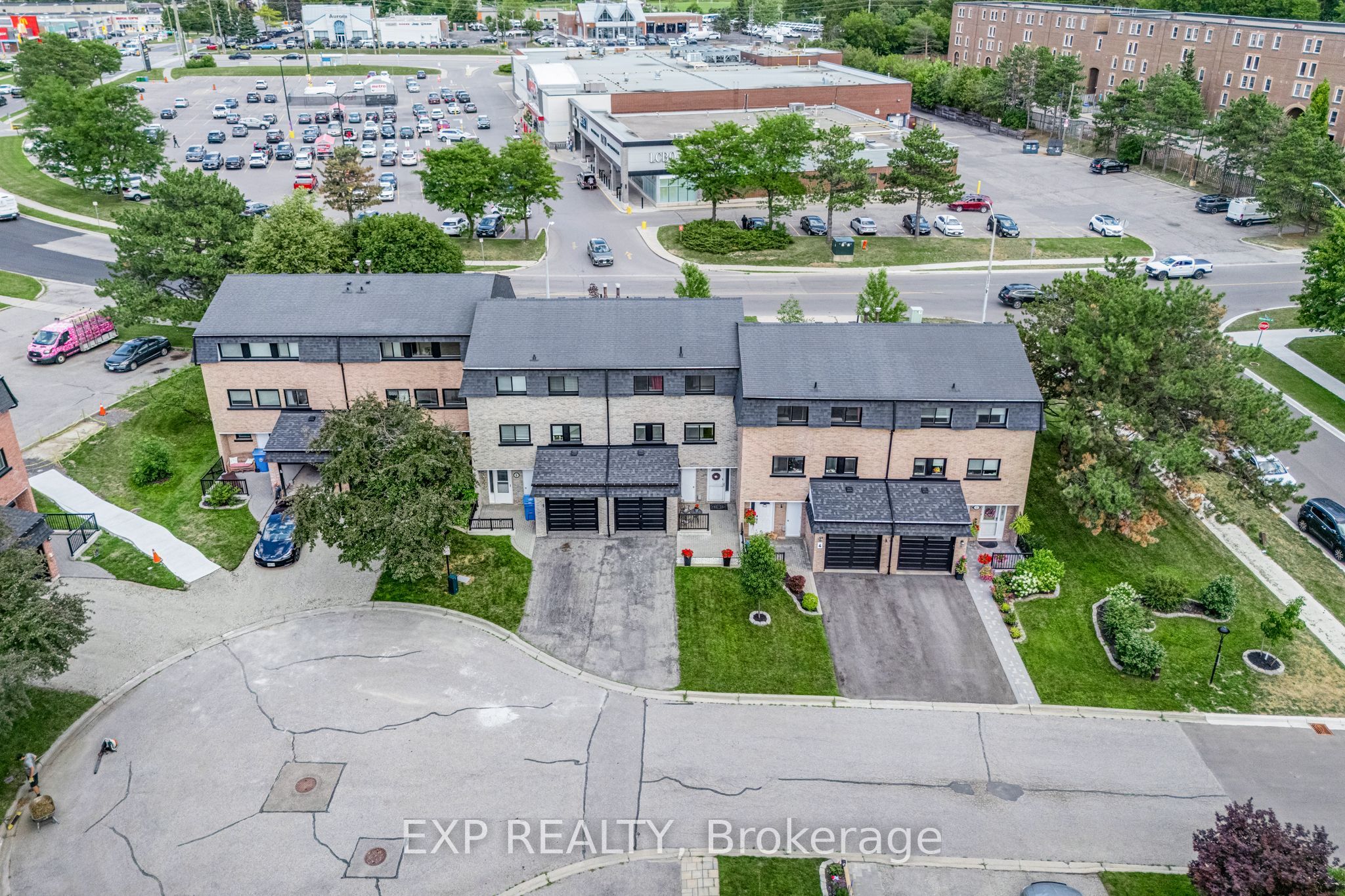 6 Poplar Crescent, Aurora, ON L4G 3M4 photo 3