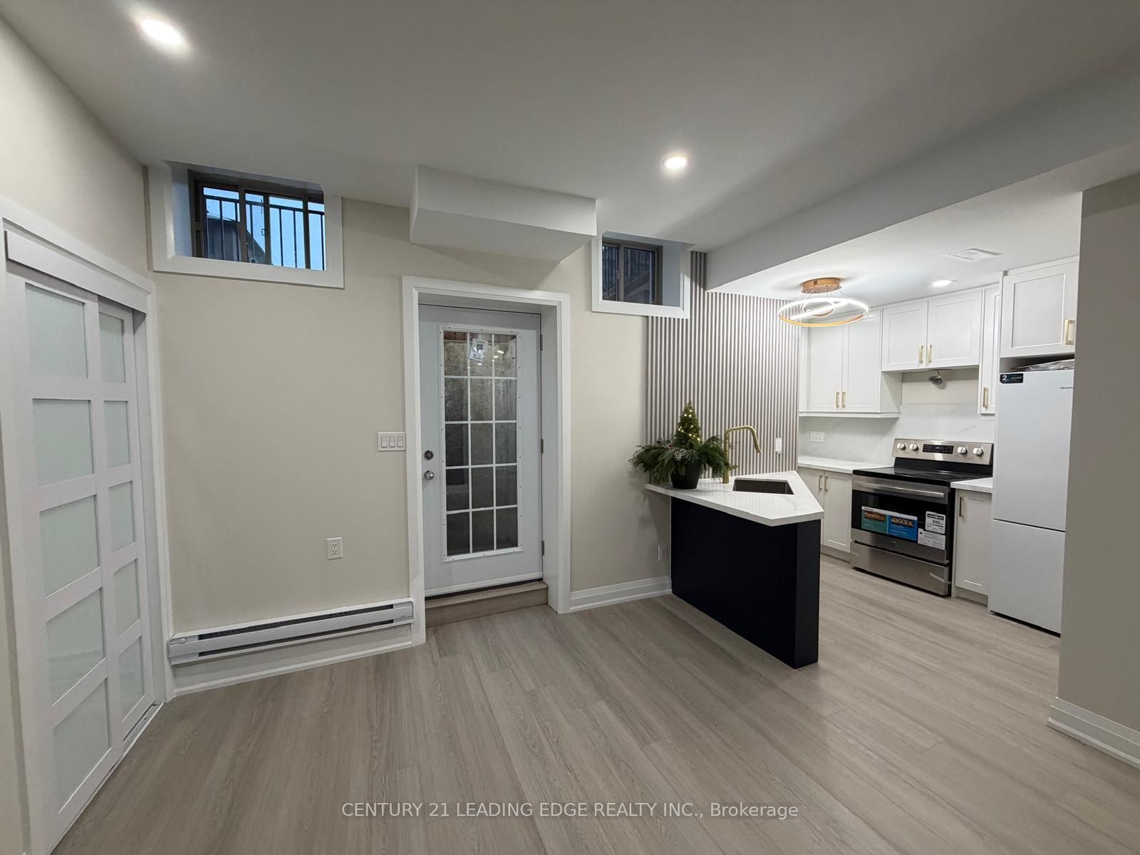 7 SUTTONRAIL Way, Whitchurch-Stouffville, ON L4A 4X5 photo 2