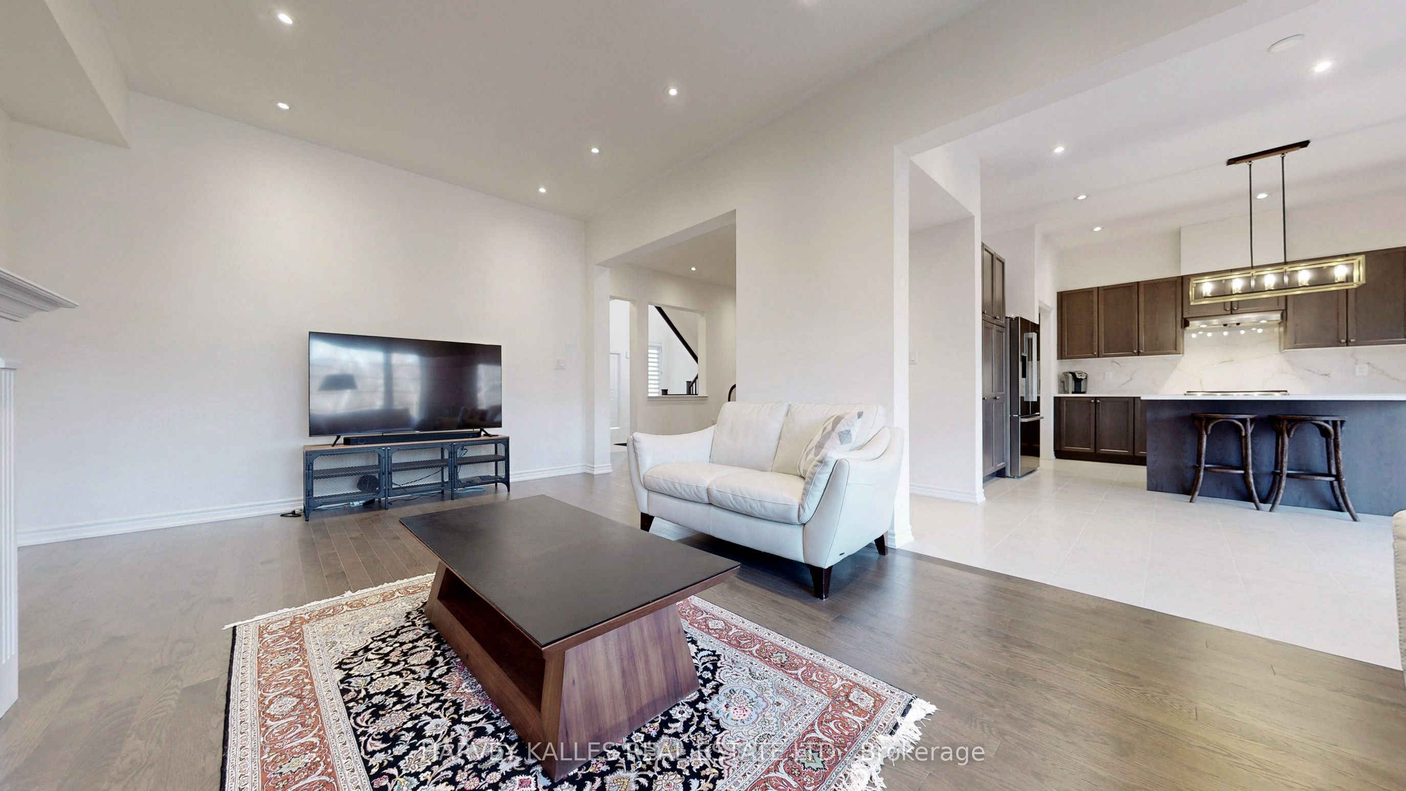56 Charles White Court, East Gwillimbury, ON L0G 1V0 photo 4