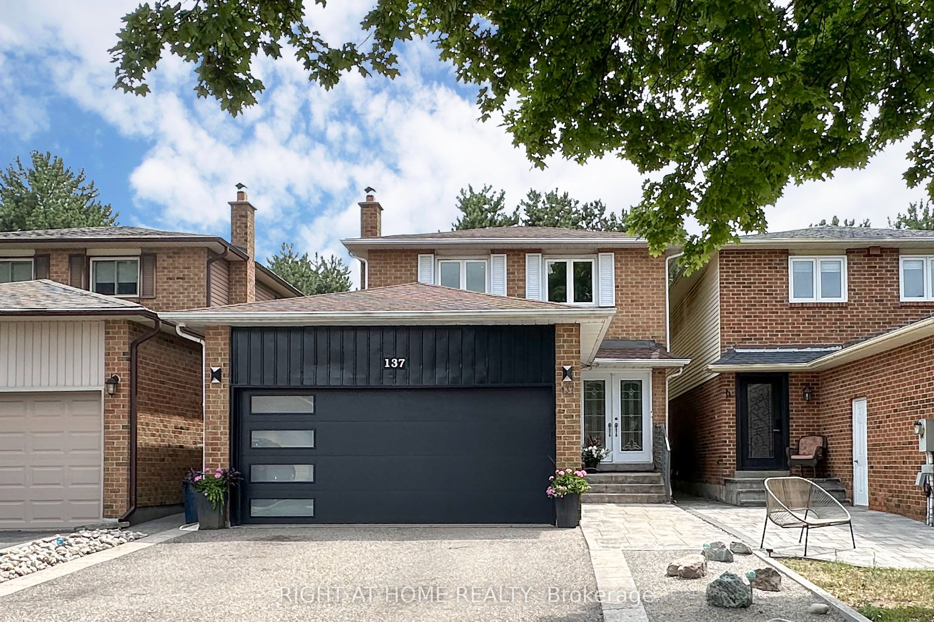 137 Joanna Crescent, Vaughan, ON L4J 5G3
