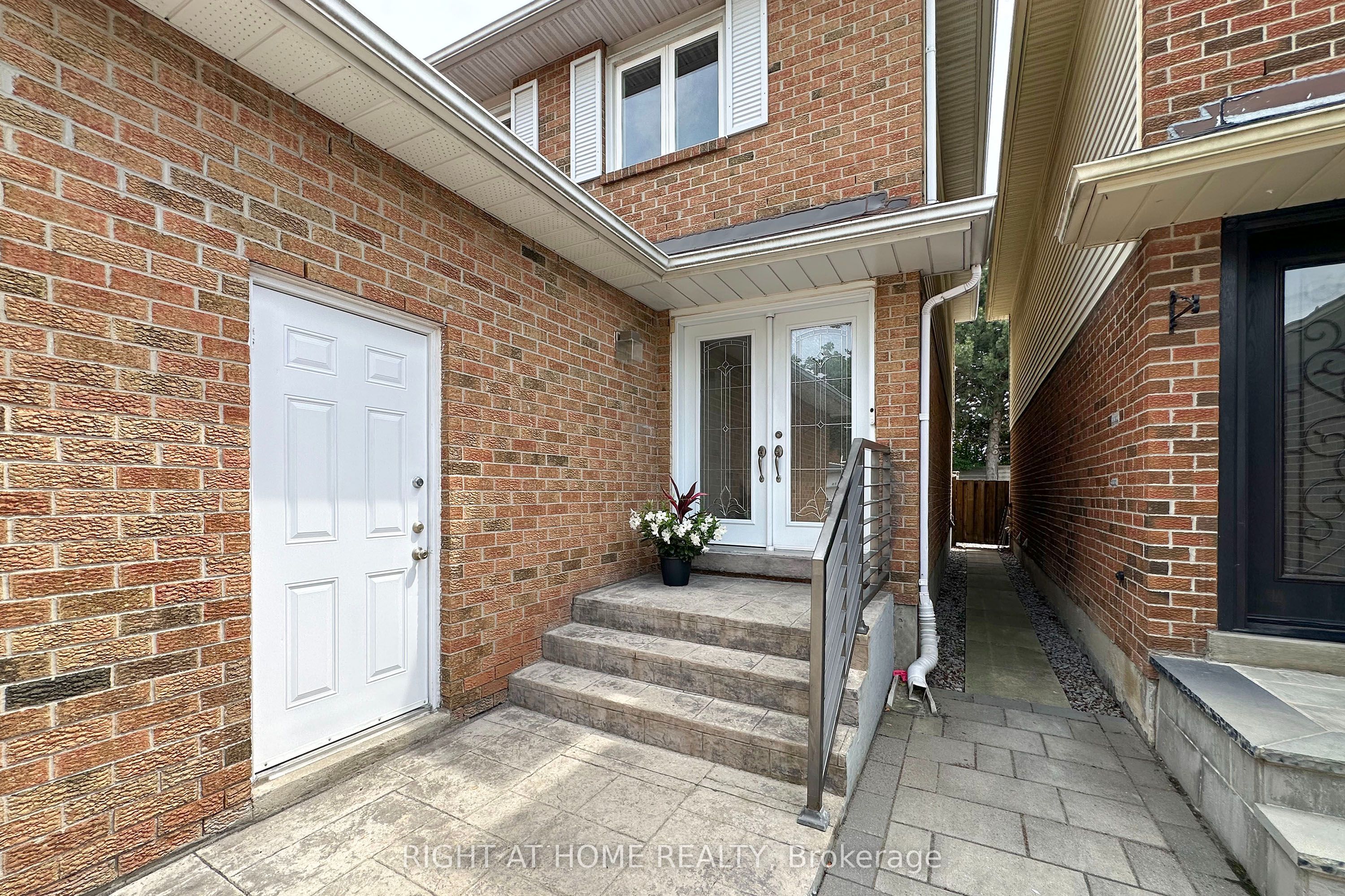 137 Joanna Crescent, Vaughan, ON L4J 5G3 photo 3