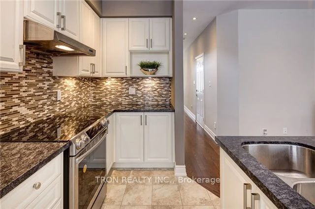 33 Mazarine Lane, Richmond Hill, ON L4S 0G2 photo 4