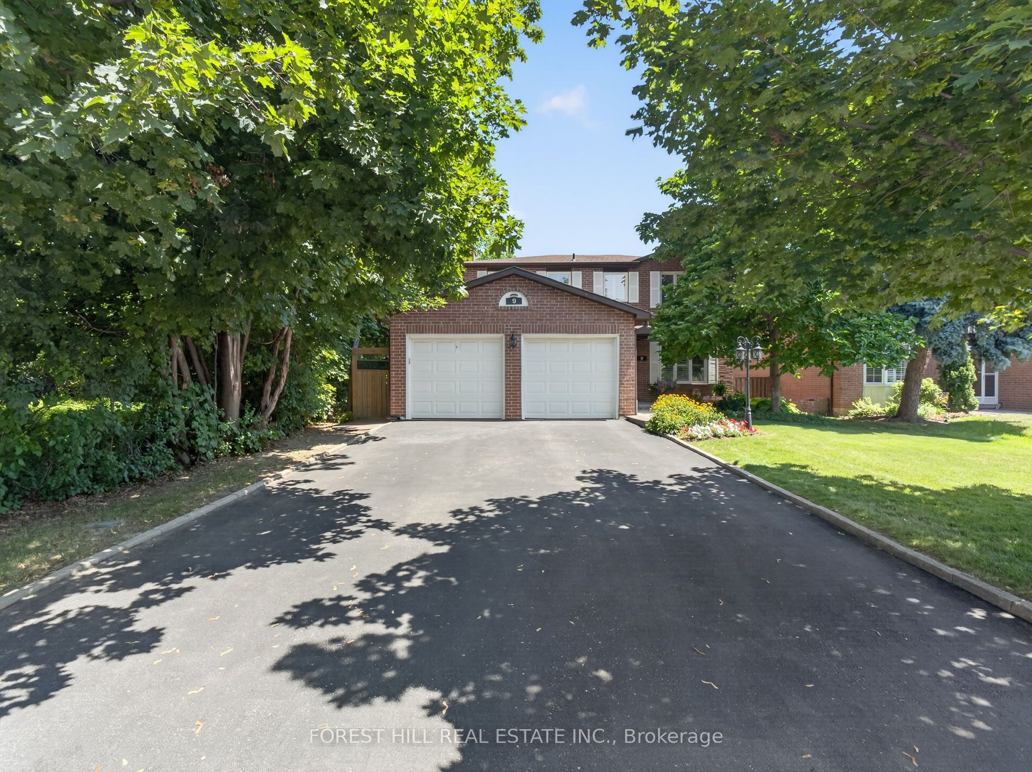 9 Tomlin Crescent, Richmond Hill, ON L4C 7T4 photo 4