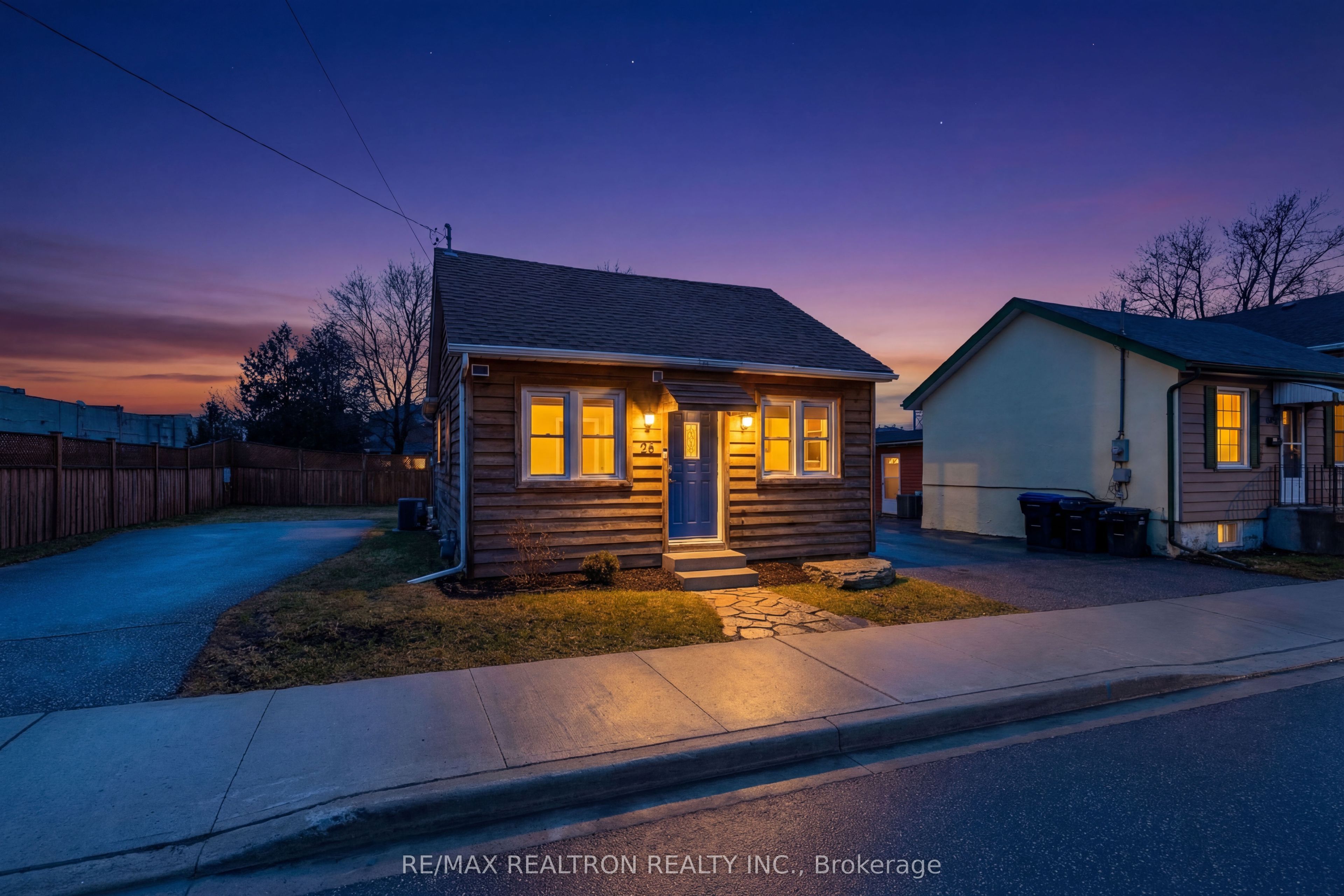 25 Bingham Street, Bradford West Gwillimbury, ON L3Z 1X1 photo 2