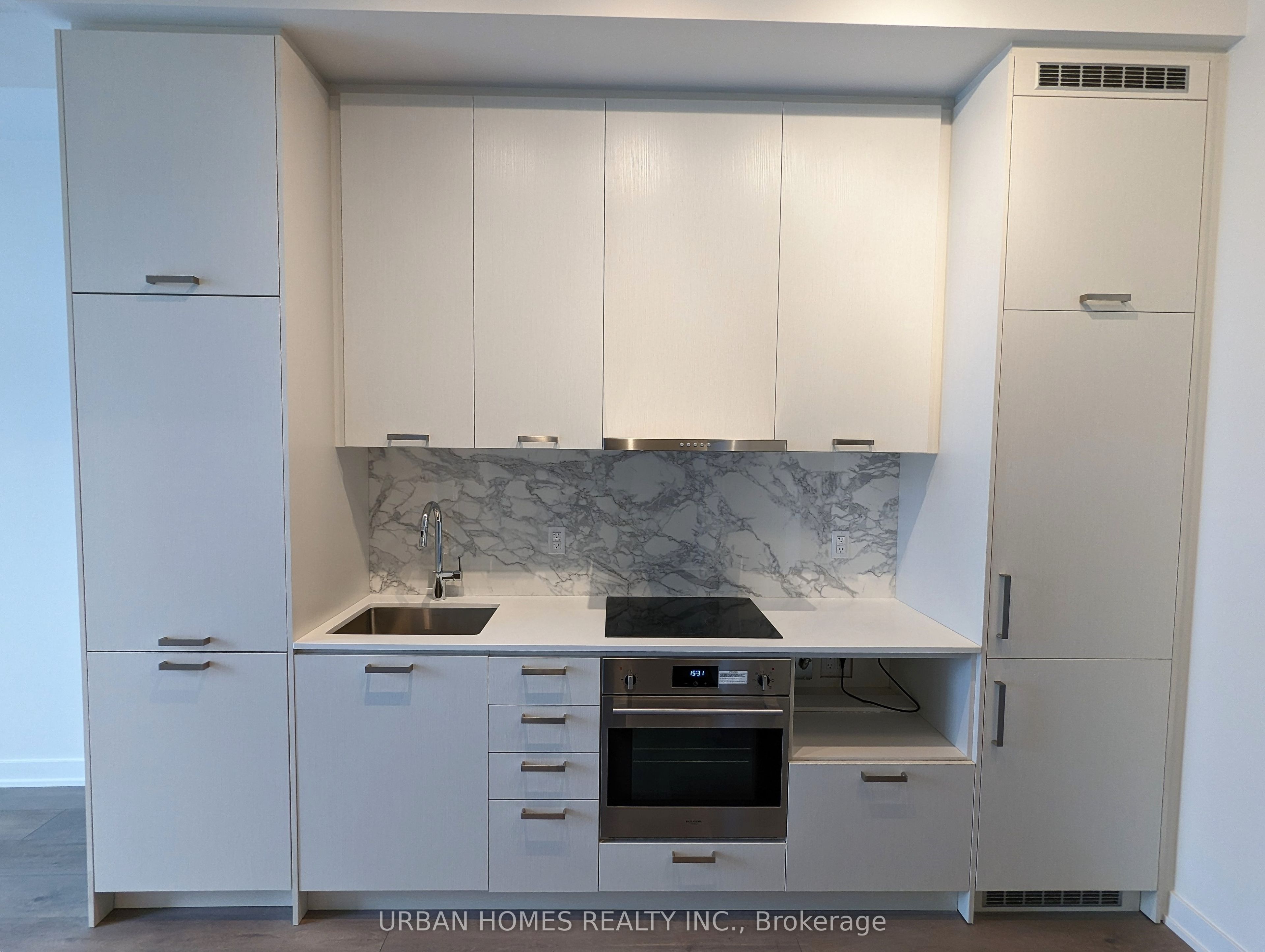38 Honeycrisp Crescent 1205, Vaughan, ON L4K 0M7 photo 2
