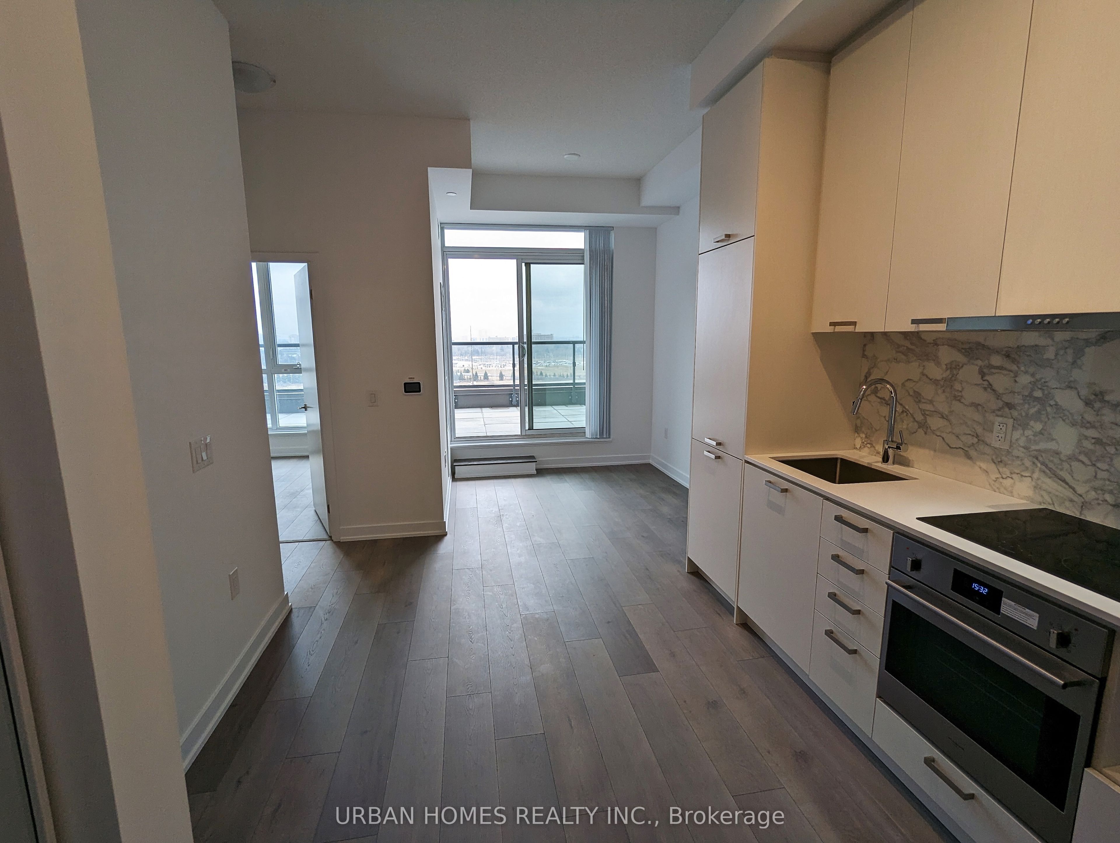 38 Honeycrisp Crescent 1205, Vaughan, ON L4K 0M7 photo 4