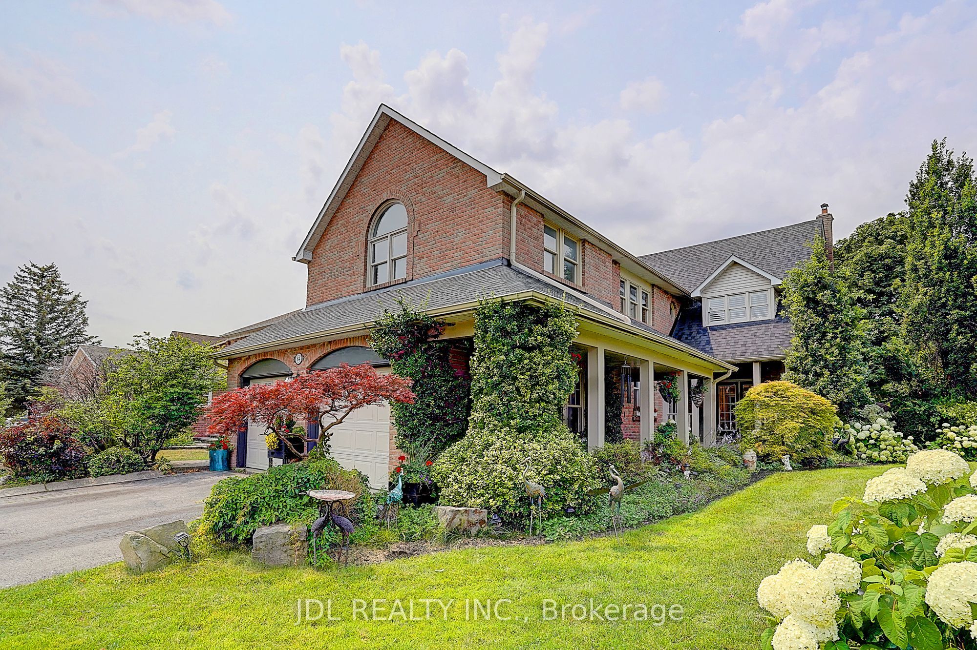 84 Longwater Chase, Markham, ON L3R 4A8