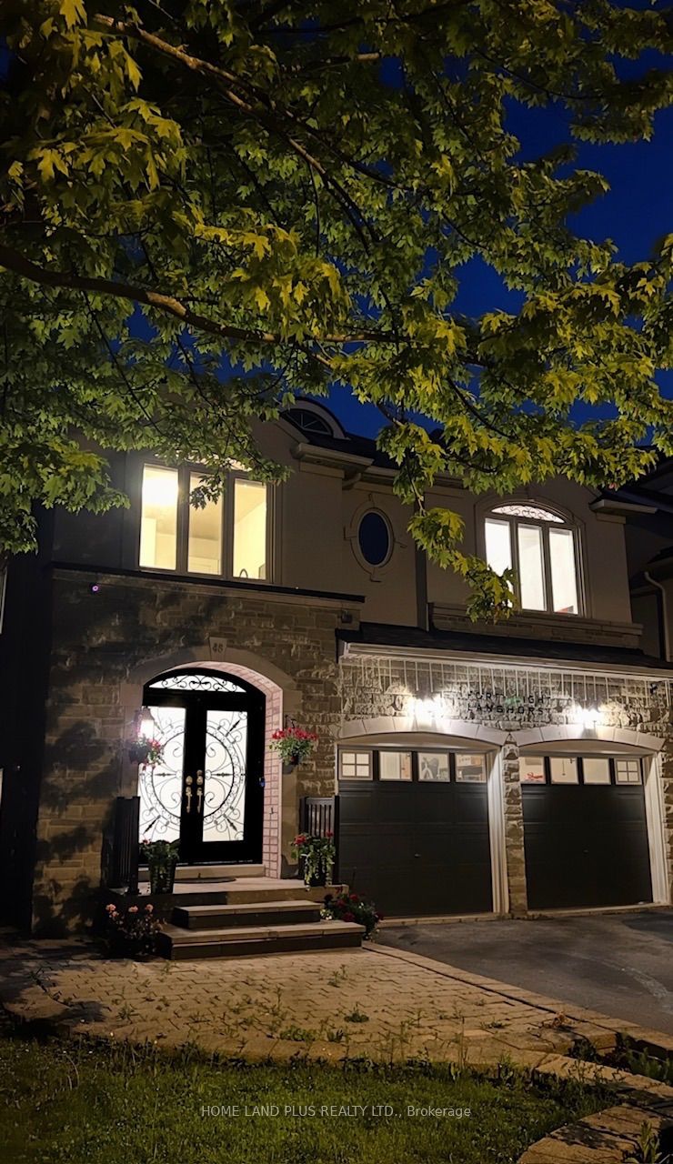 48 Langhorst Crescent E, Richmond Hill, ON L4E 0A9 photo 2