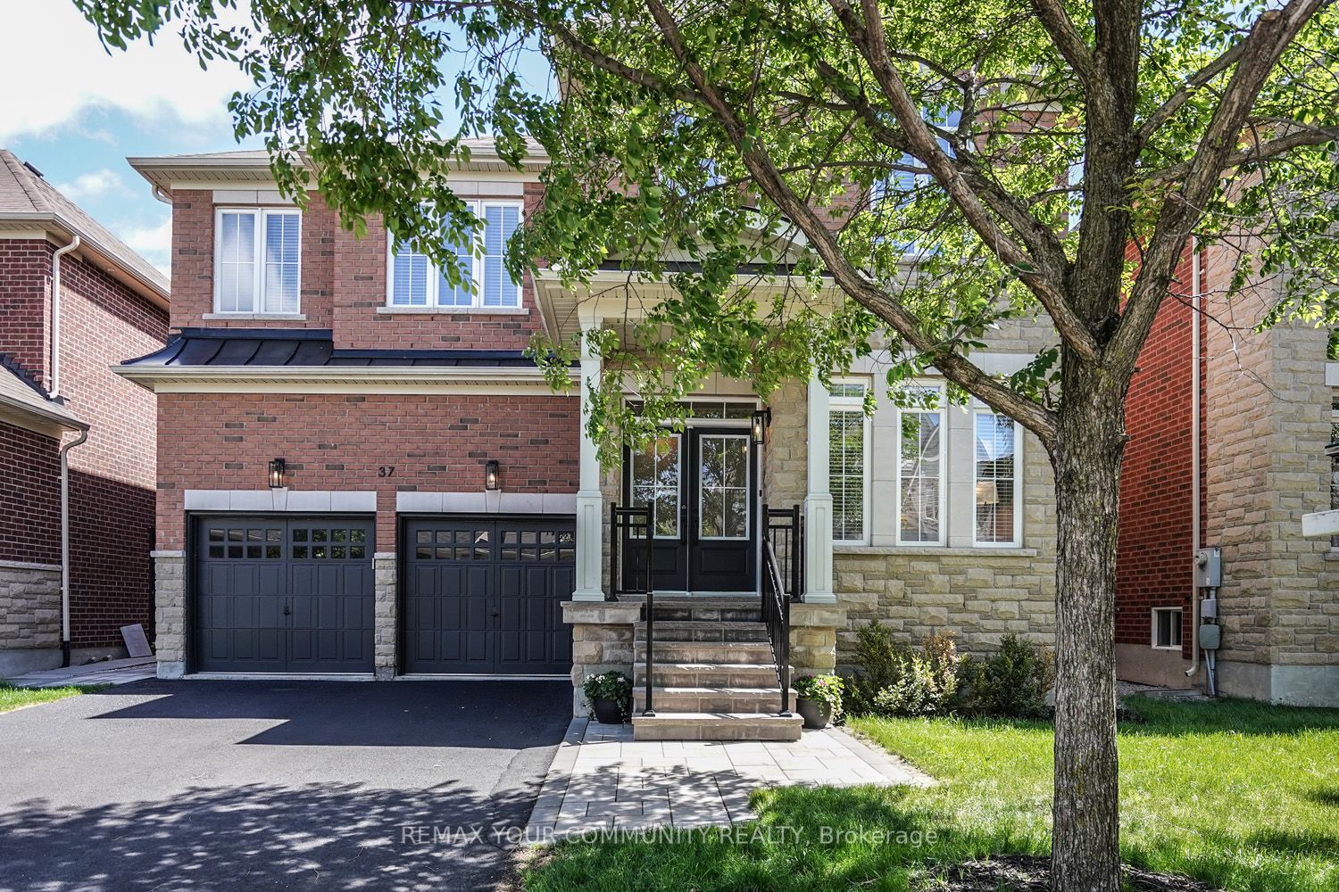 37 Heron Hollow Avenue, Richmond Hill, ON L4E 0V7 photo 2