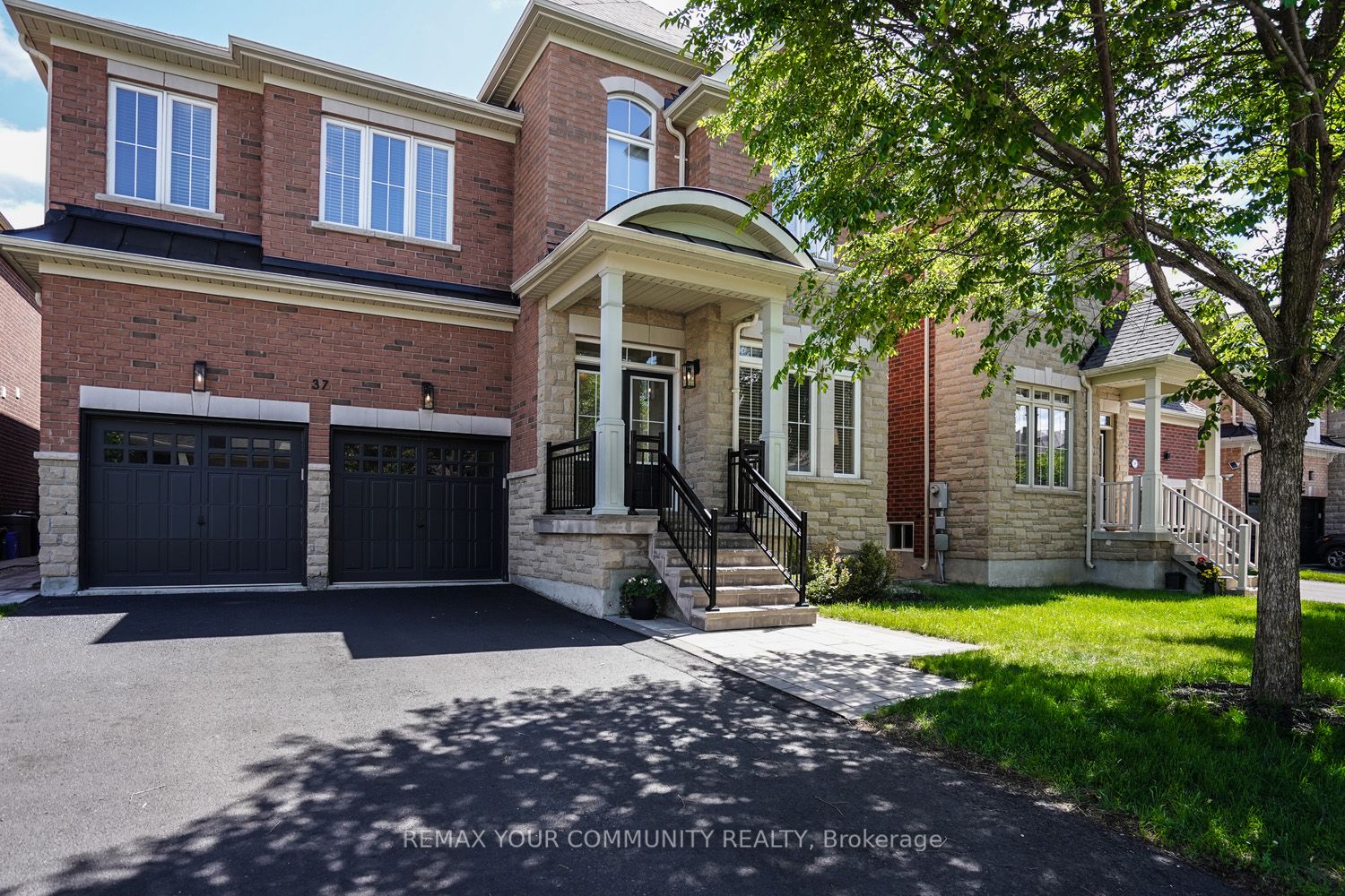 37 Heron Hollow Avenue, Richmond Hill, ON L4E 0V7 photo 3