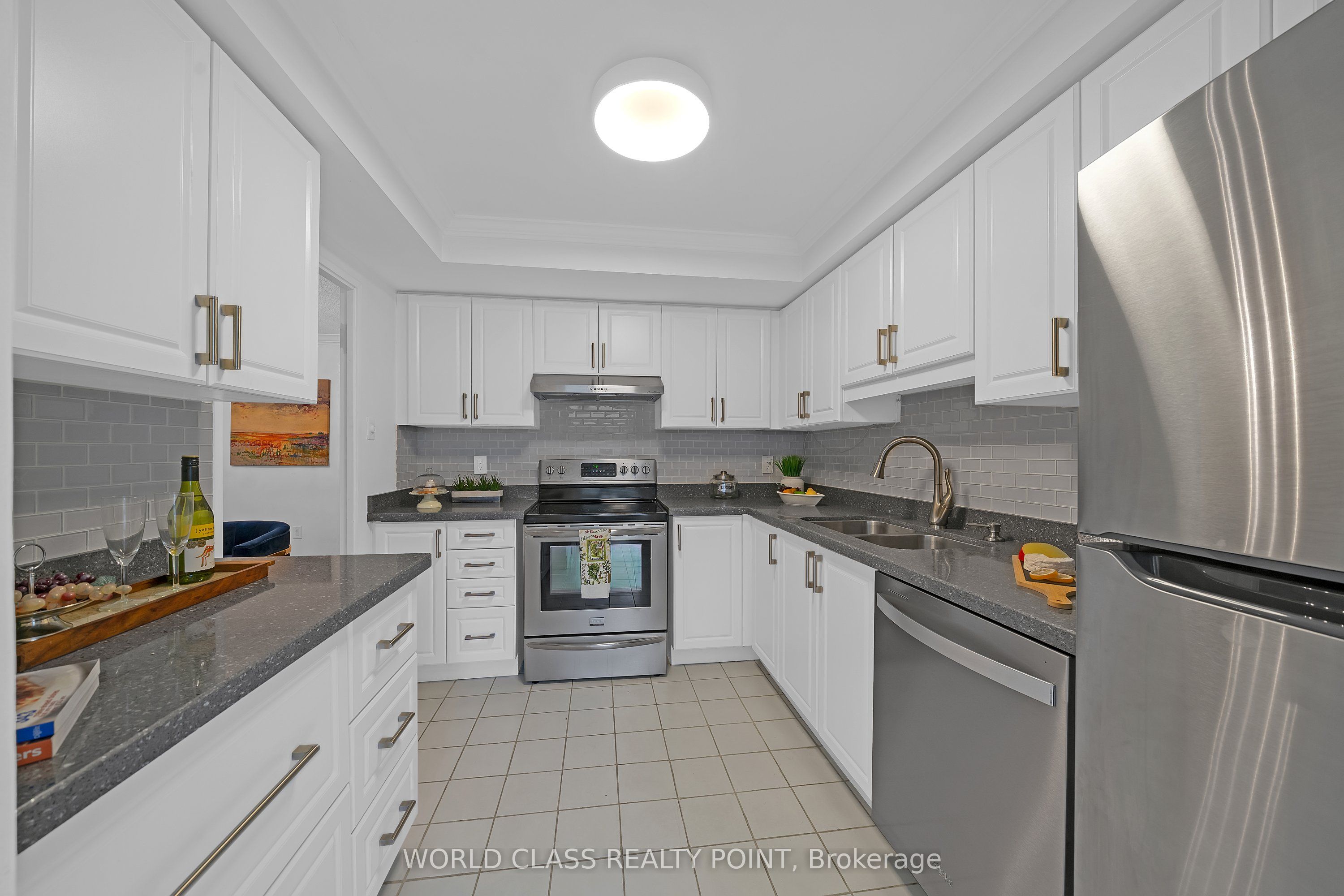 40 Harding Boulevard 201, Richmond Hill, ON L4C 9S5 photo 2